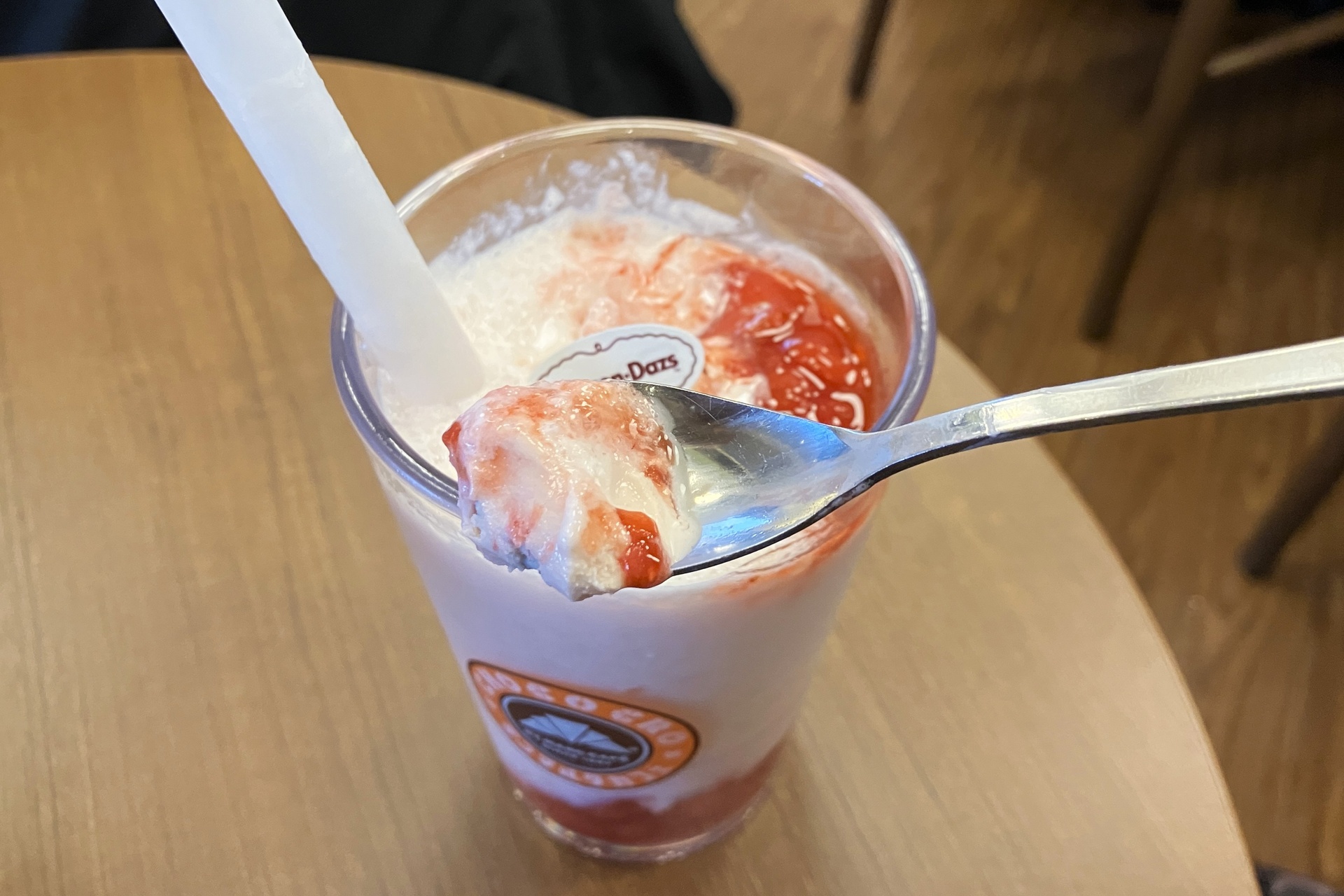 ハーゲンダッツ ストロベリーアイスクリームと一緒に味わうとよりリッチな味わい