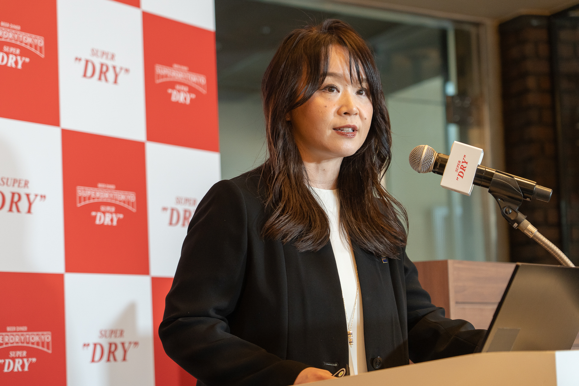 「私どもの自信を持った1杯をご提供するお店です」とあいさつしたビールマーケティング部長の野間和香奈氏