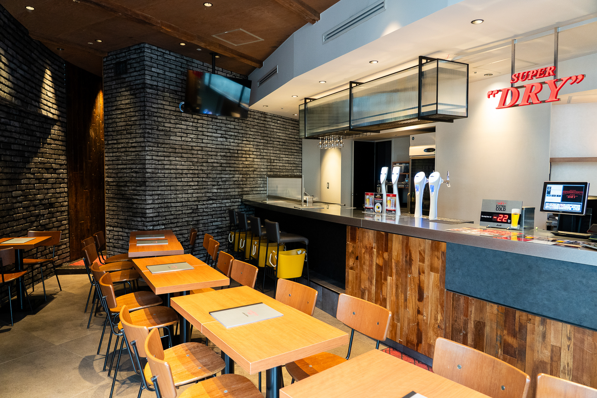 1階は散策の途中でふらっと気軽に入れそうな空間