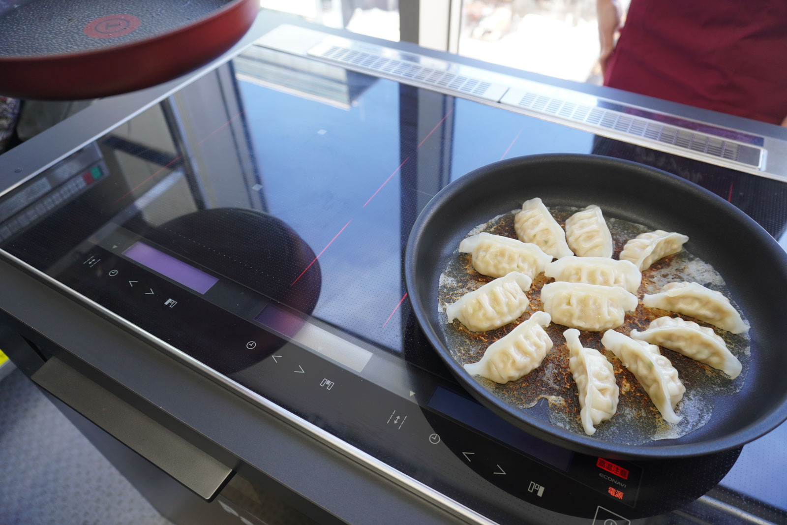 コンロ周りには油ハネはほとんどなく、きれいなまま