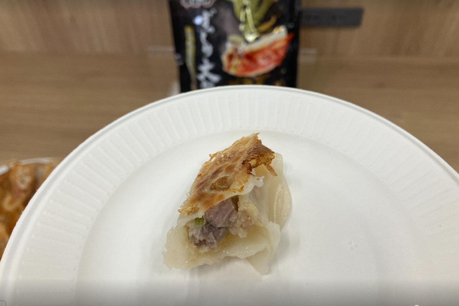 試食した「AJINOMOTO ギョーザ＜ずっしり大餃子＞黒豚」