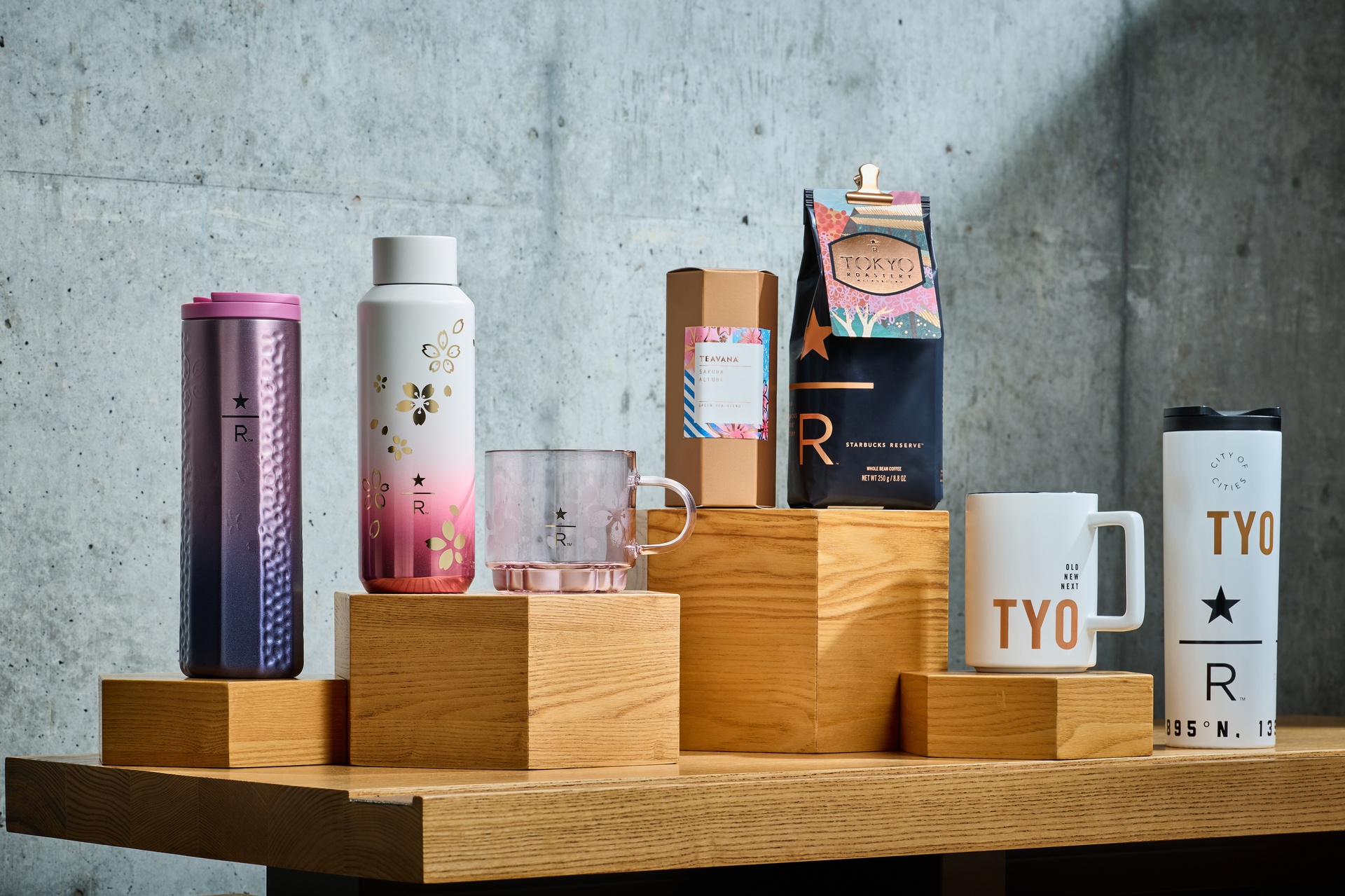 桜シーズンアイテムも販売