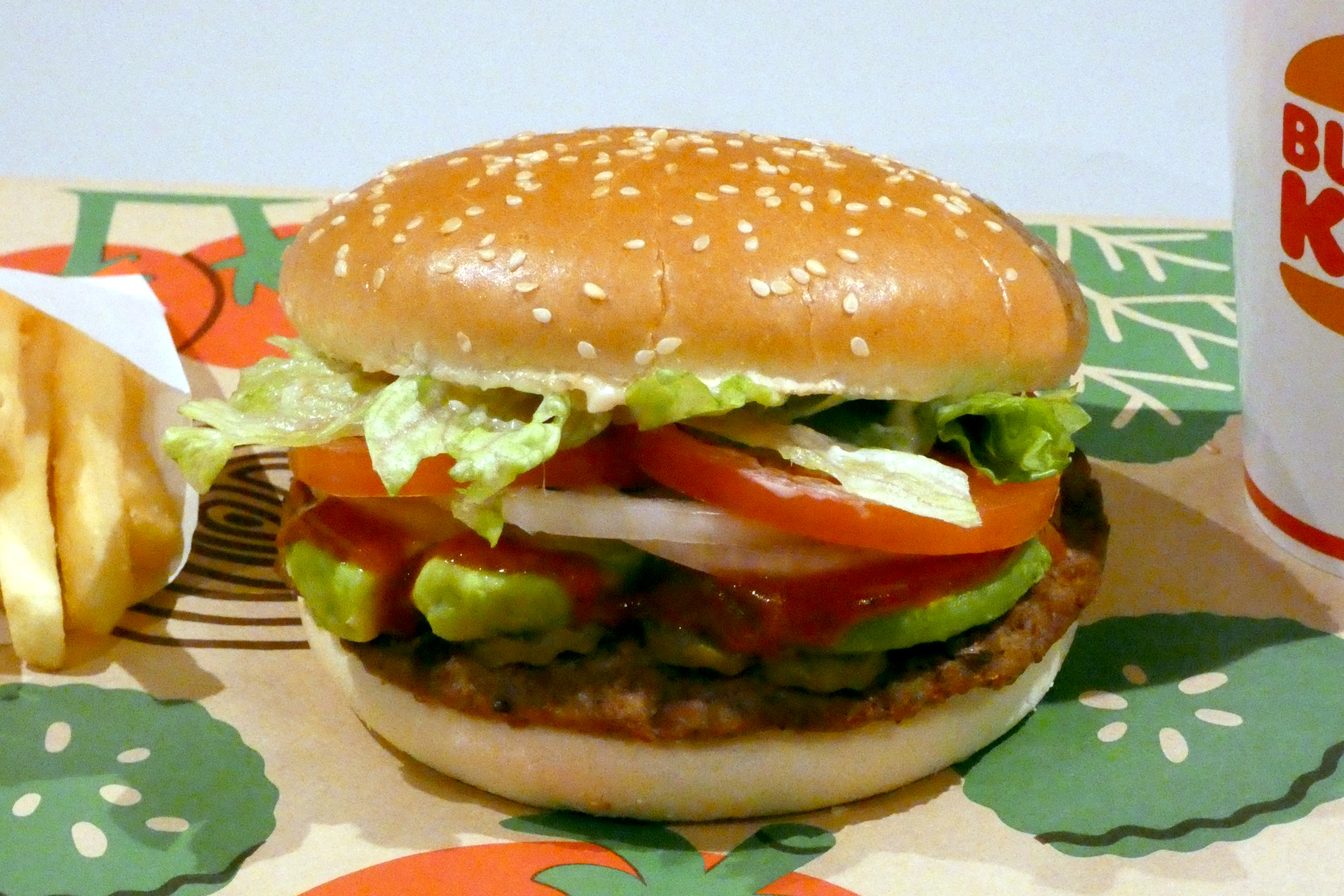 2月27日から期間限定で販売している「スパイシーサルサ・アボカドワッパー」