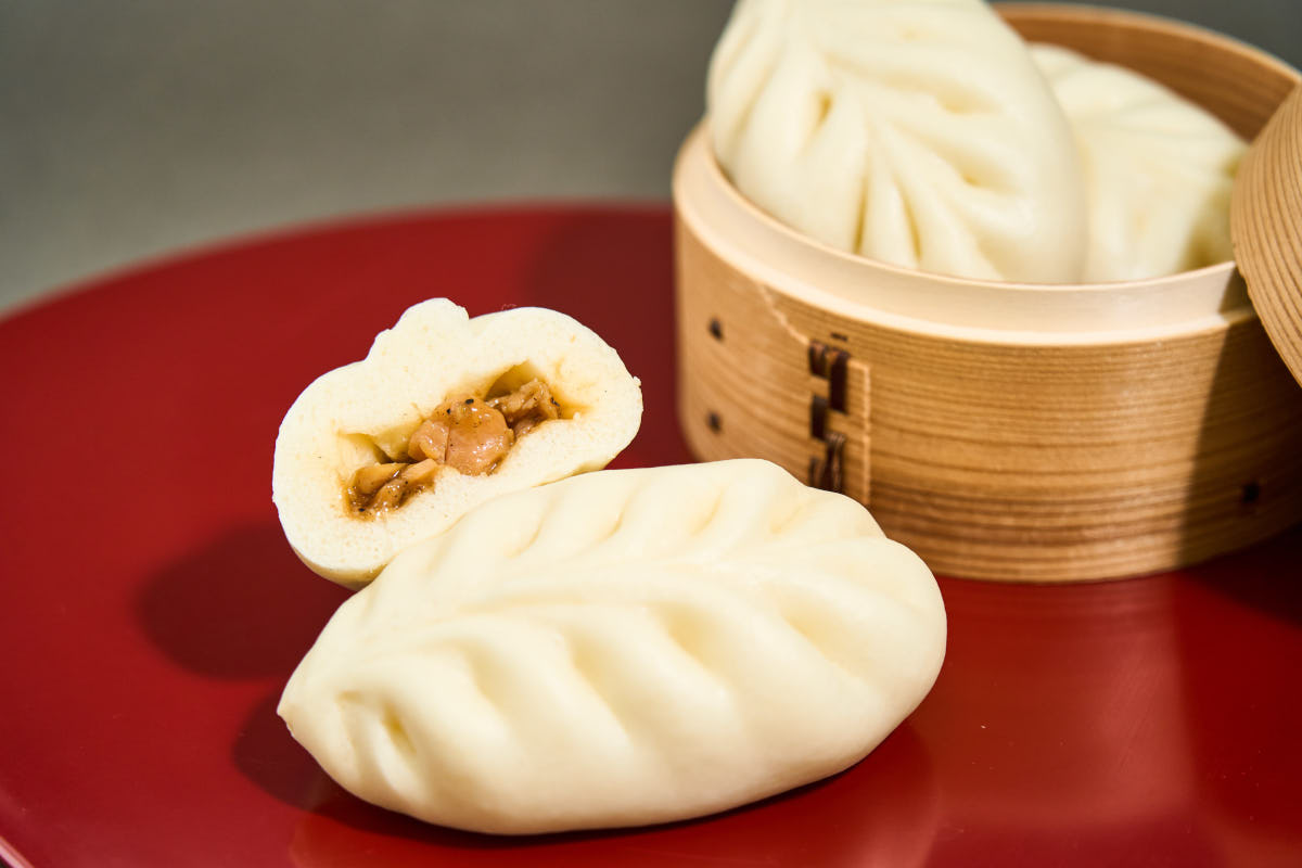 「炭火焼きとりまん」（220円）