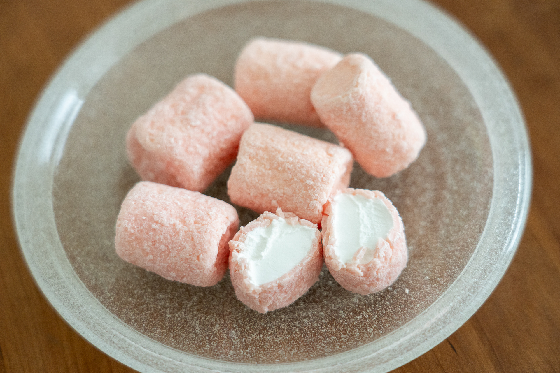 まわりのチョコレートはさくらラテ風味