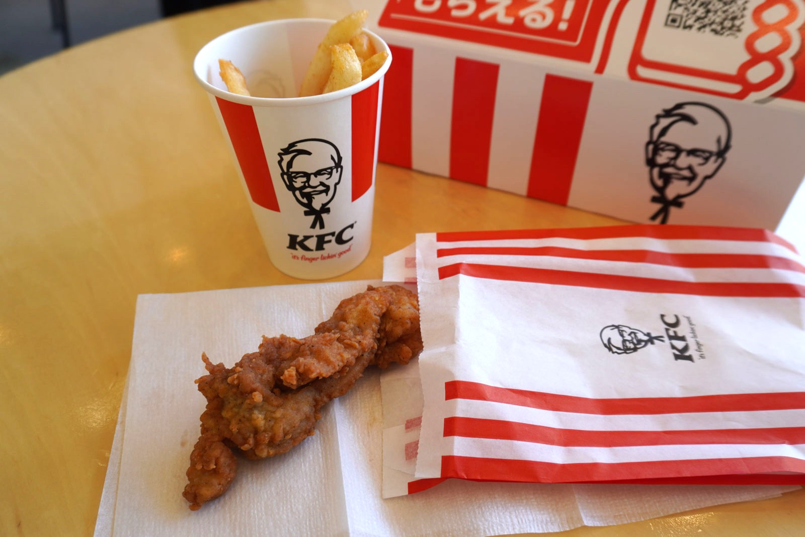 試食で提供された「まるかじりケンタ」と「カーネルクランチポテト」