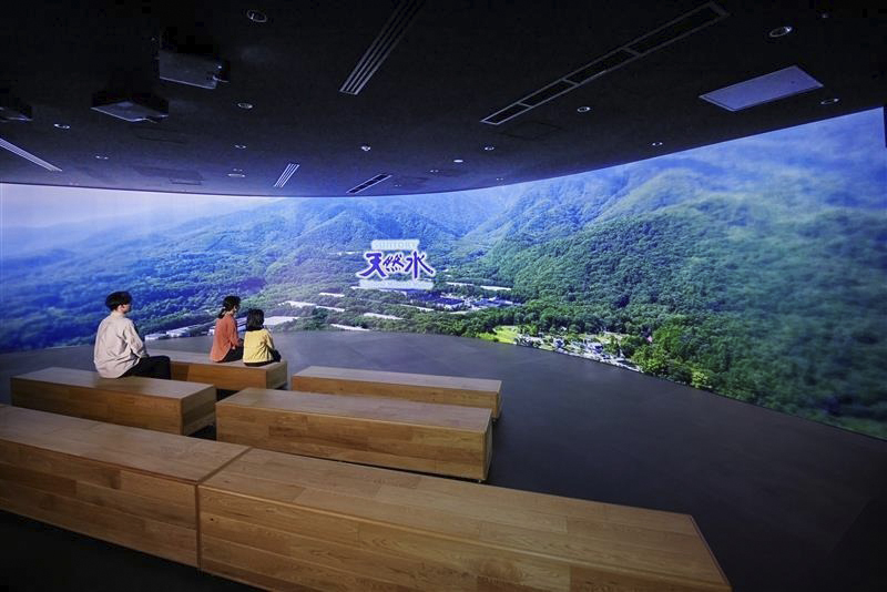 没入感のあるワイドスクリーンでものがたりを楽しめる映像シアター