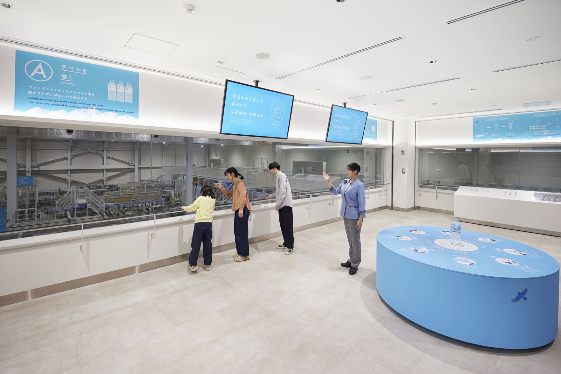 実際の製造ラインを間近に見られる製造工程見学