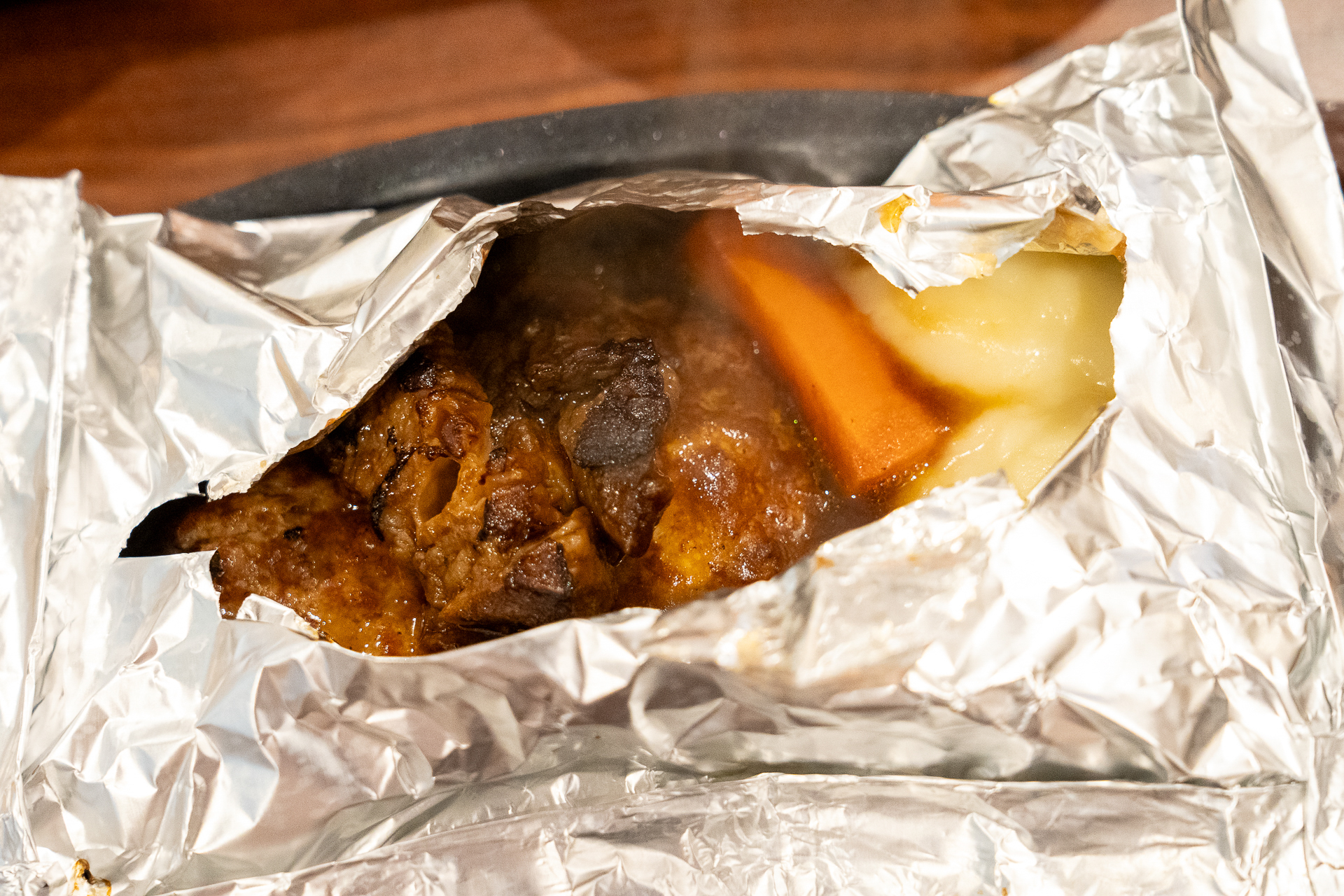 付け合せのマッシュポテトと人参のグラッセも抜かりないおいしさ