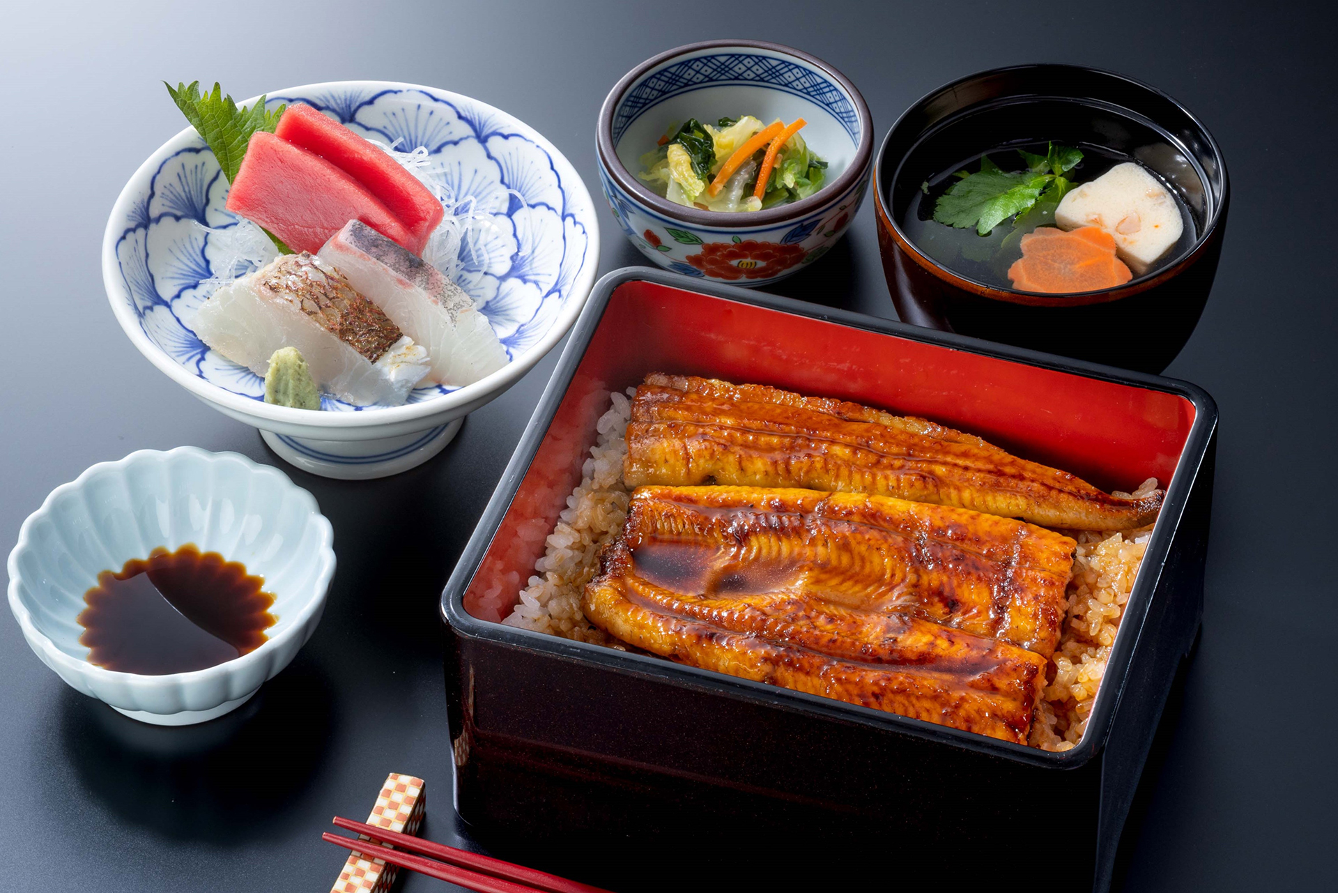 「浜名湖産うな重膳」（4344円）