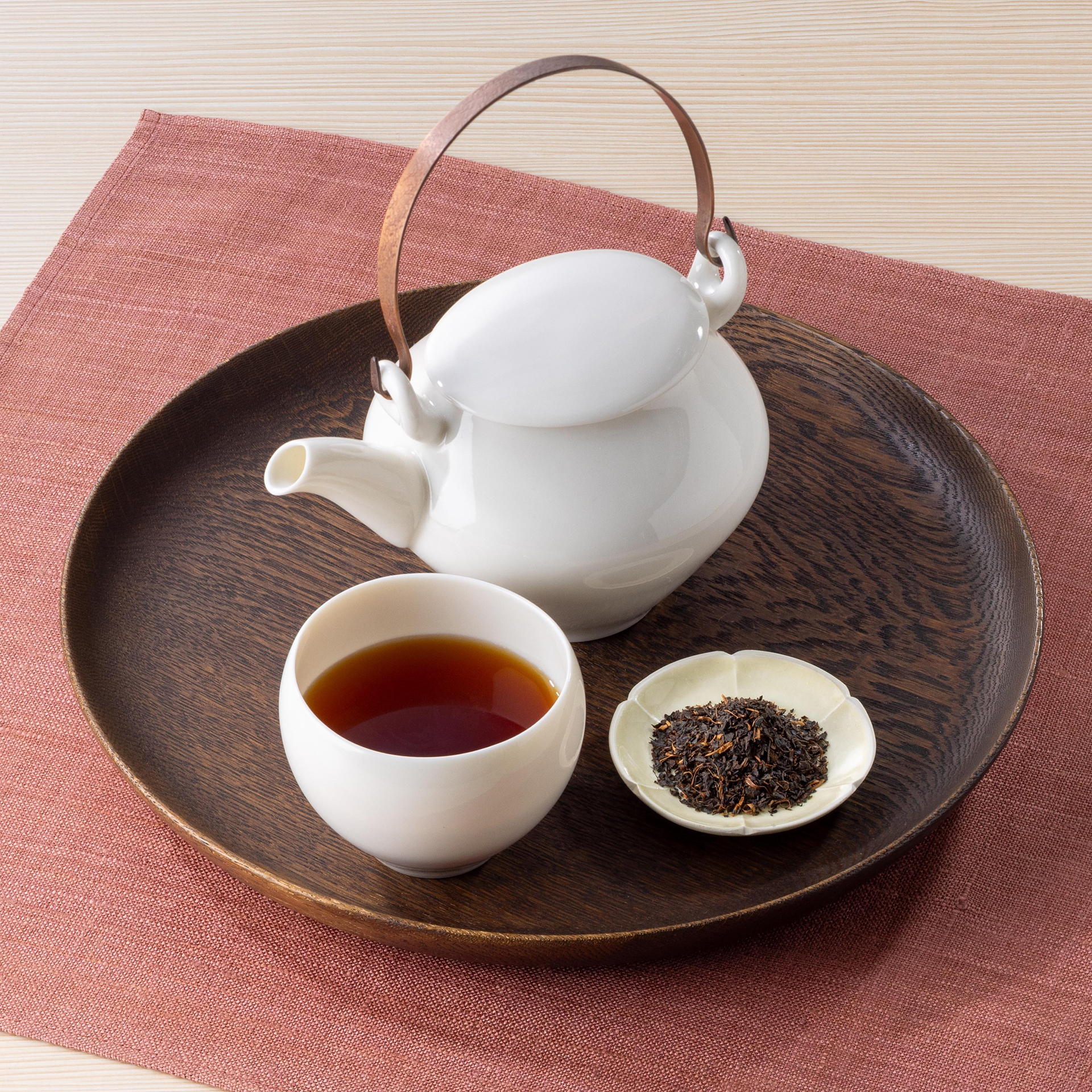 「静岡産べにふうき和紅茶」（528円）