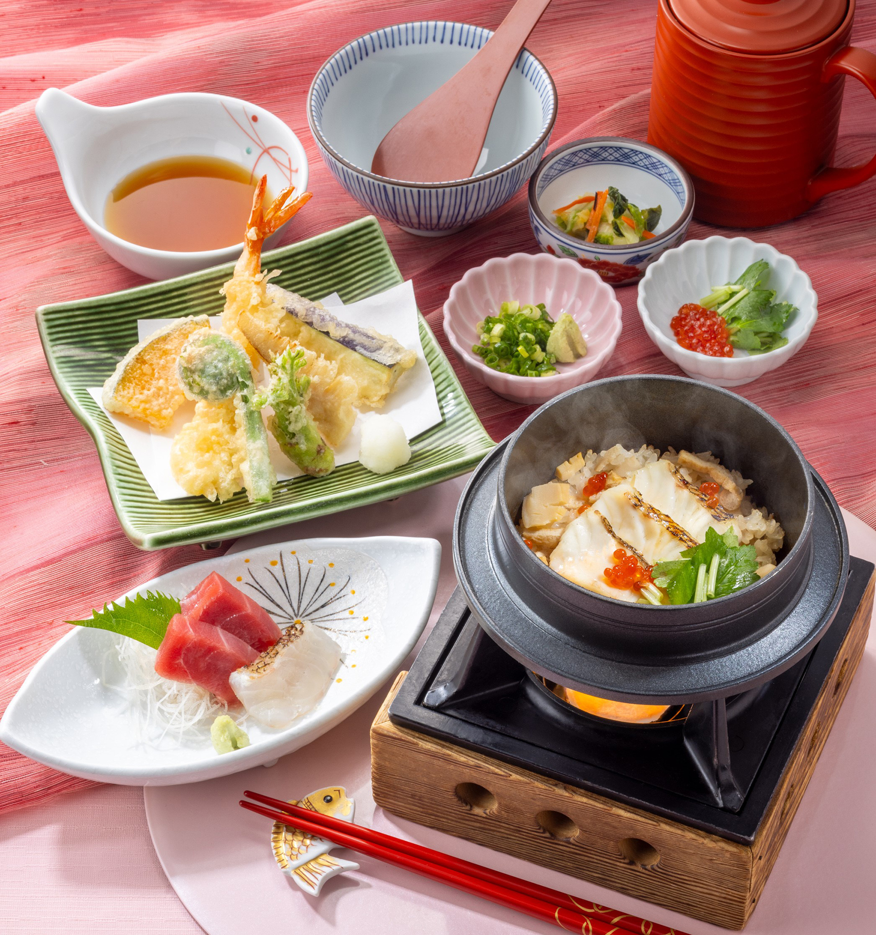 「天草産活〆真鯛の炊き立て釜めし膳」（2859円）