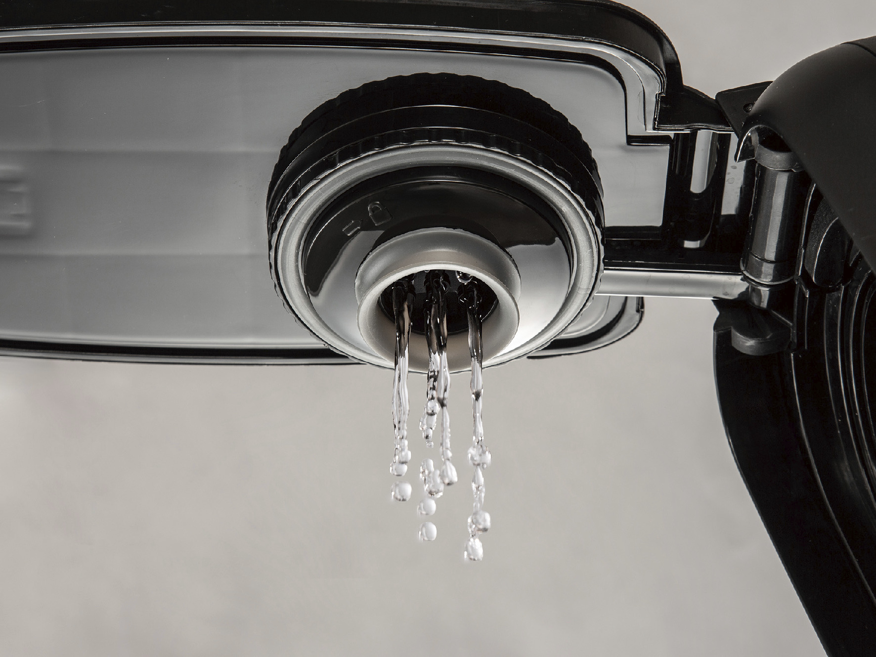 お湯を広い範囲に均一に注ぐ構造