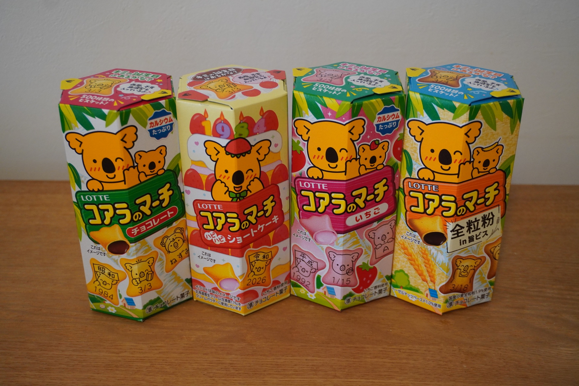（左から）「コアラのマーチ」のチョコ、ハピハピショートケーキ、いちご、全粒粉in旨ビス