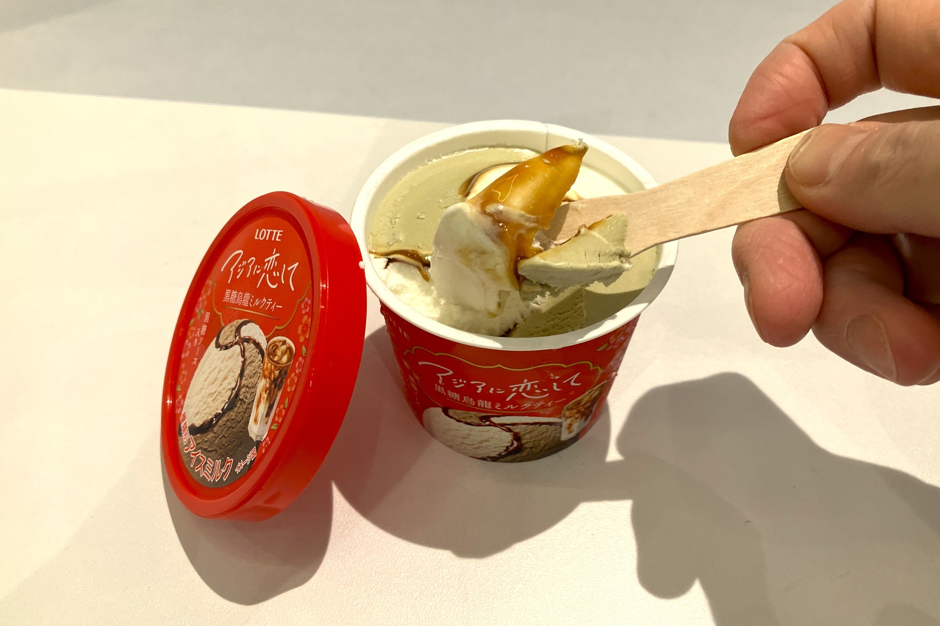 試食で提供されたアジアに恋して 黒糖烏龍ミルクティー