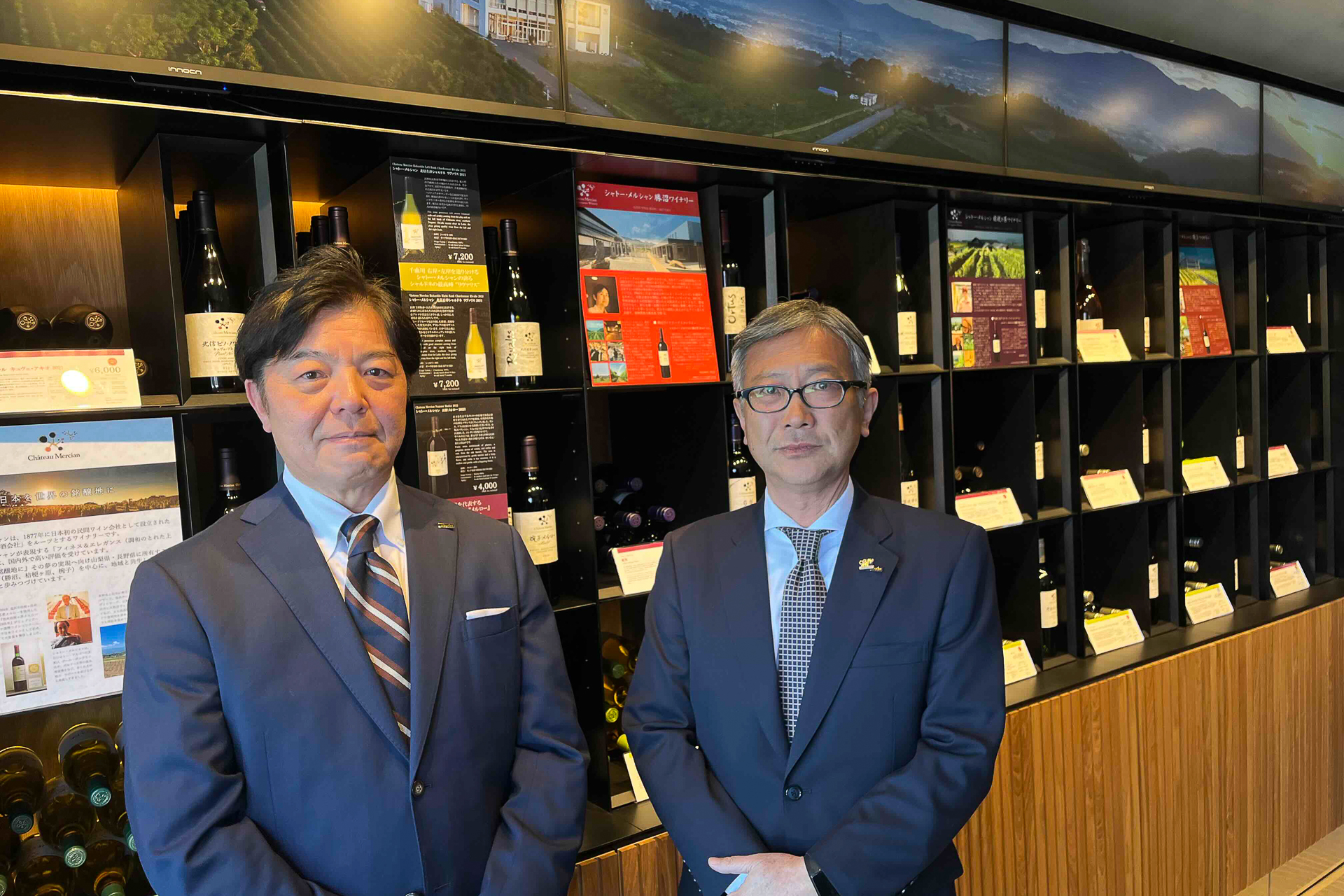 メルシャン株式会社 代表取締役社長 大塚正光氏（左）と、シャトー・メルシャン事業本部長の鈴木達雄氏（右）