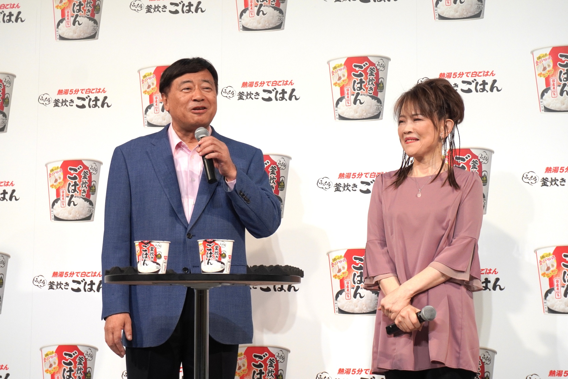 夢グループの石田重廣社長と保科有里さんが登場