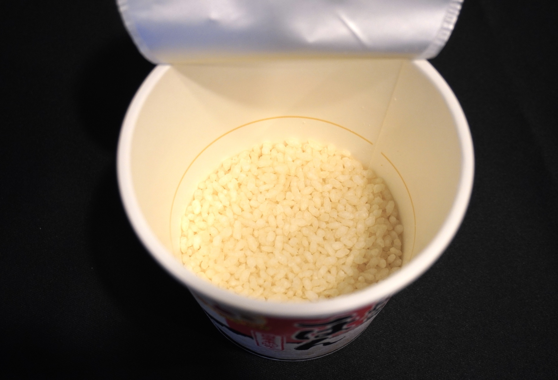 「日清ふっくら釜炊き ごはん」を開けてみたところ