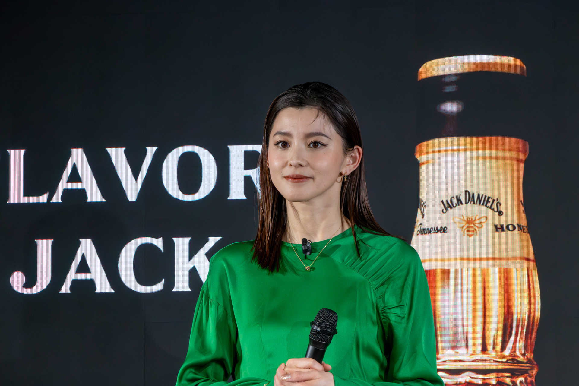 ファッションモデルの朝比奈彩さん