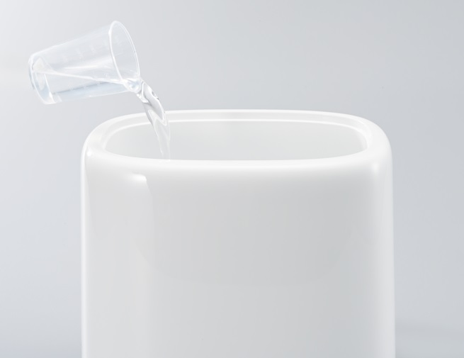 除菌に必要なのは水50mLのみ。計量カップが付属