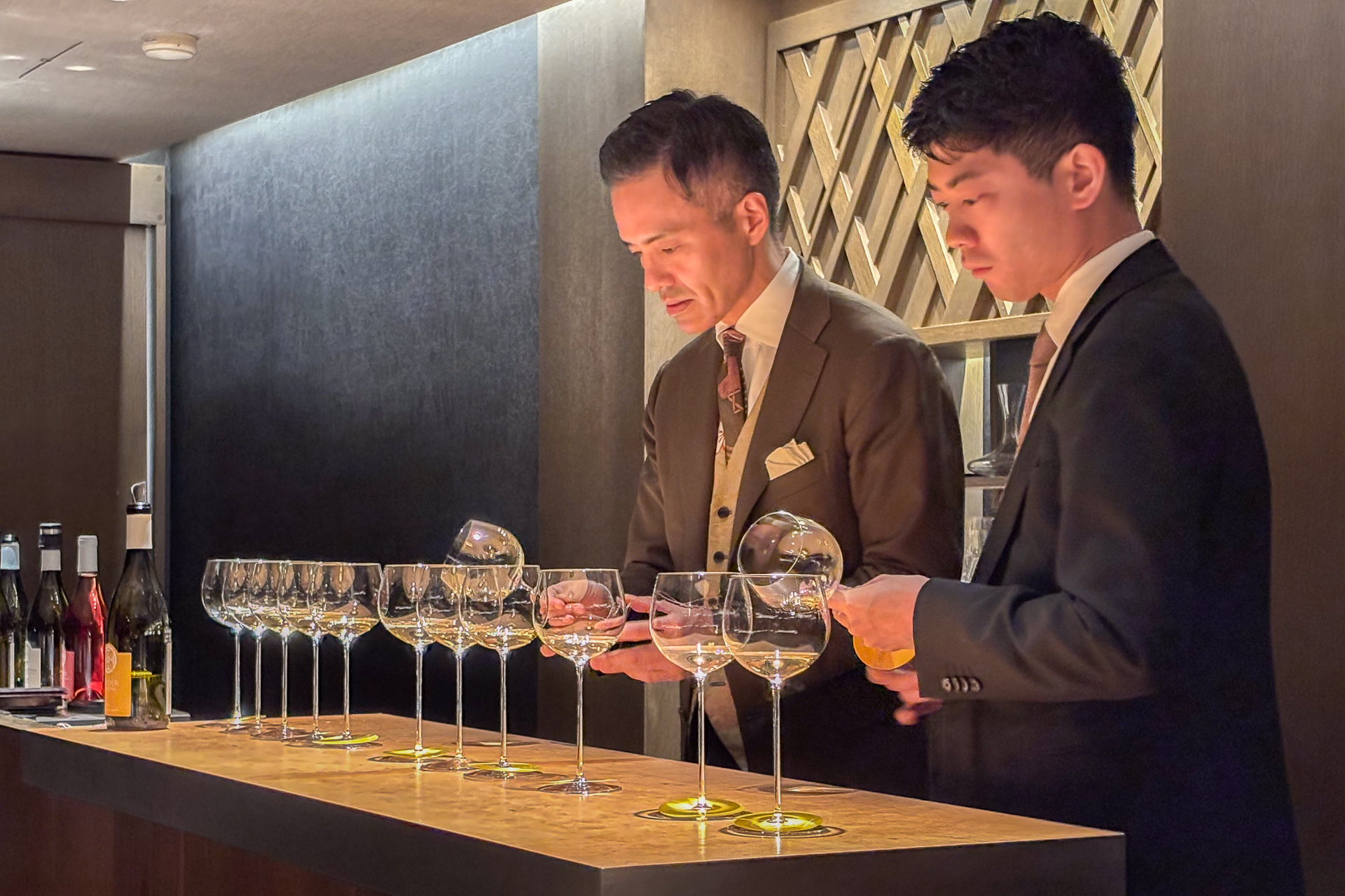 鮨職人、ソムリエ、フレンチシェフが織りなす料理とお酒を楽しめる「鮨m」