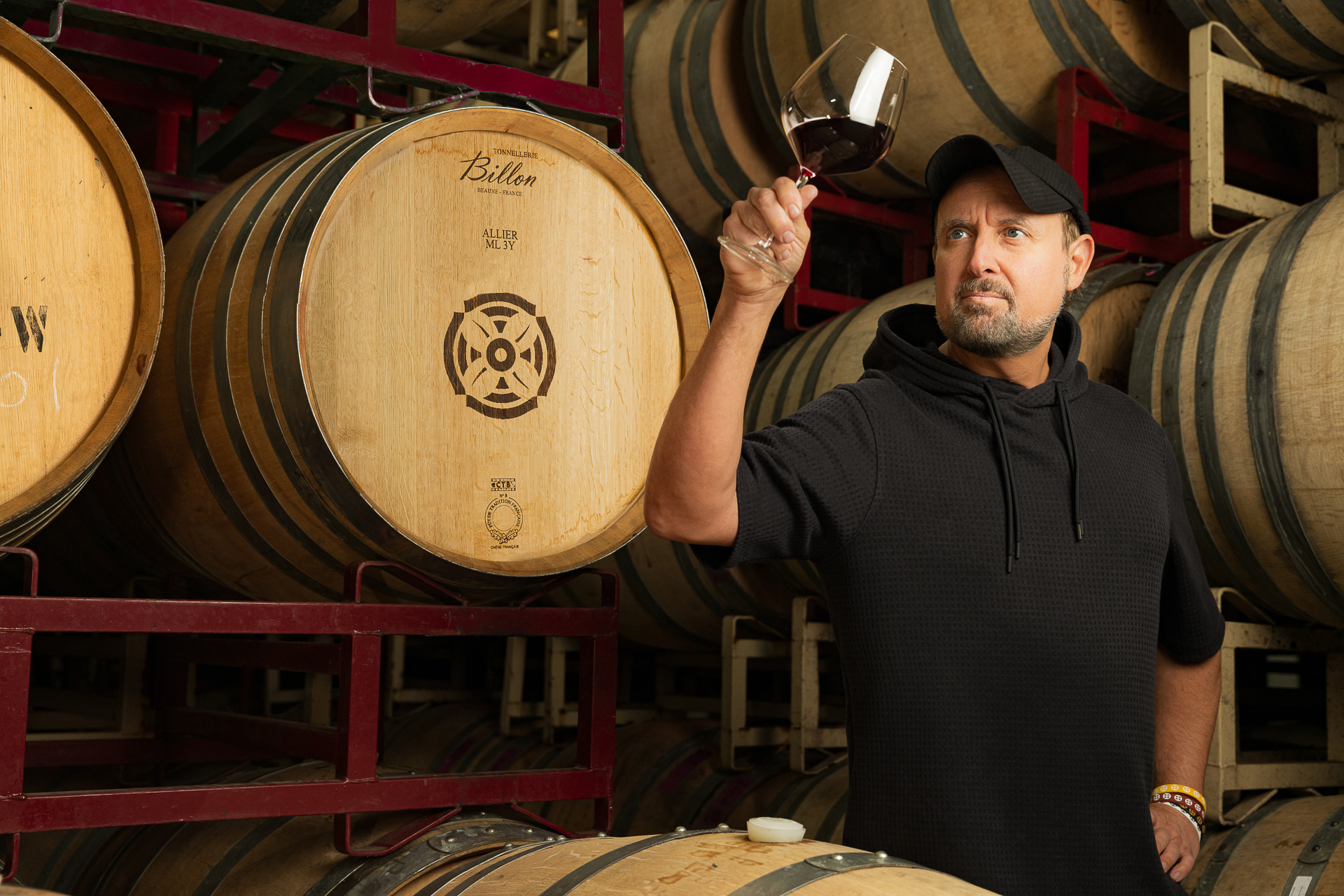 フレンチオークの新樽の使用を最小限に抑え、テロワールを最大限に引き出すことを大切にしている