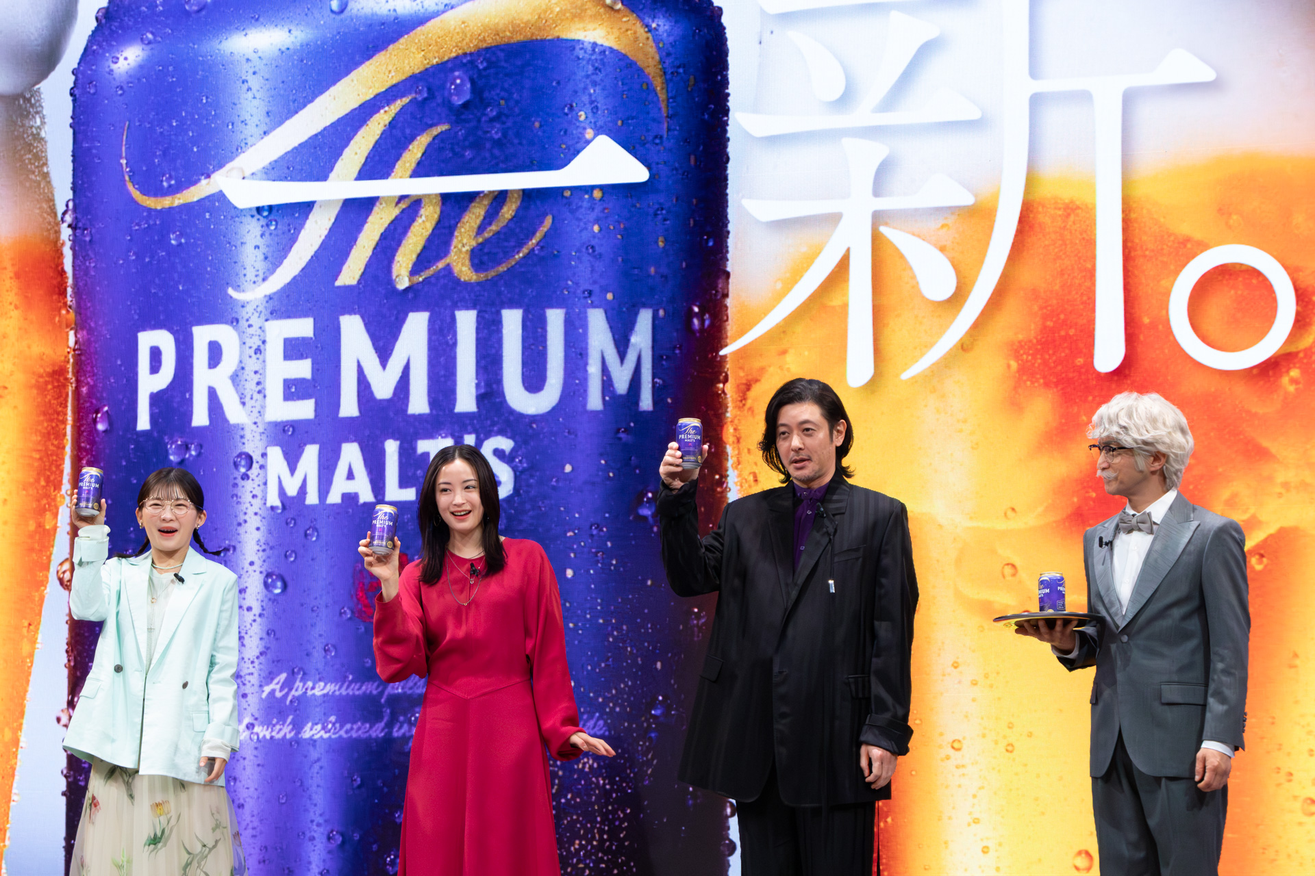 新しいザ・プレミアム・モルツを持って乾杯