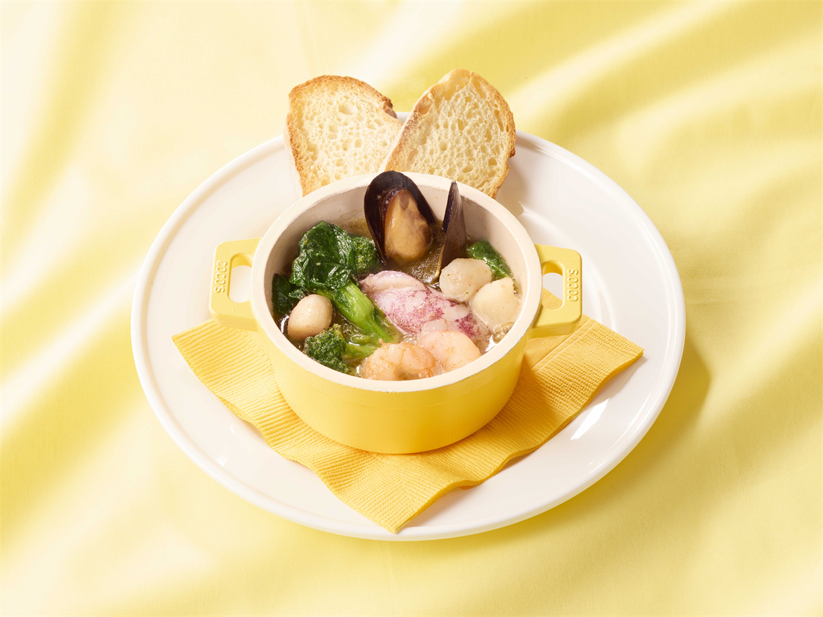 「菜の花とシーフードのアヒージョ」（539円）