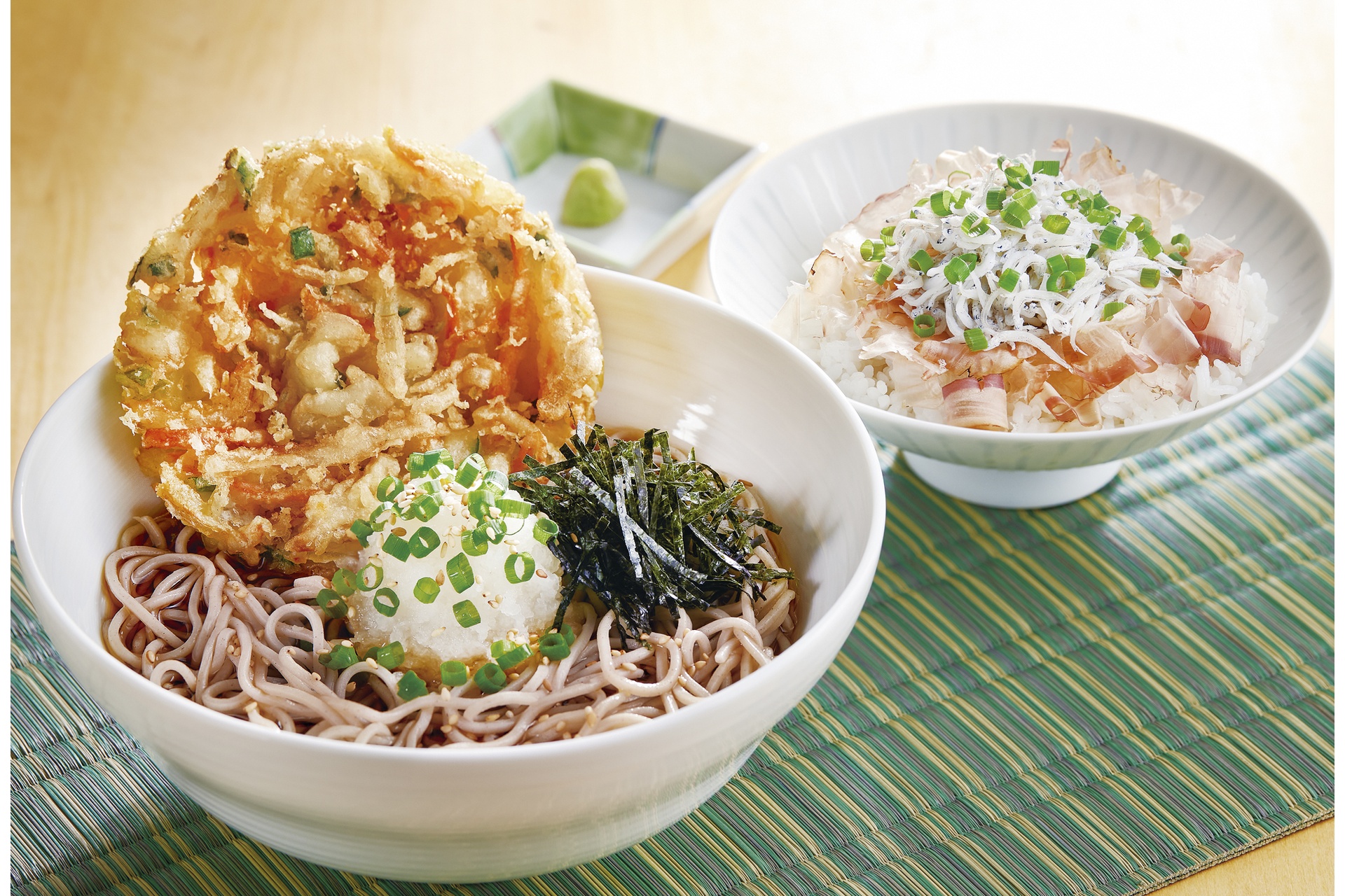 野菜かき揚げのぶっかけおろしそばと釜揚げしらす丼