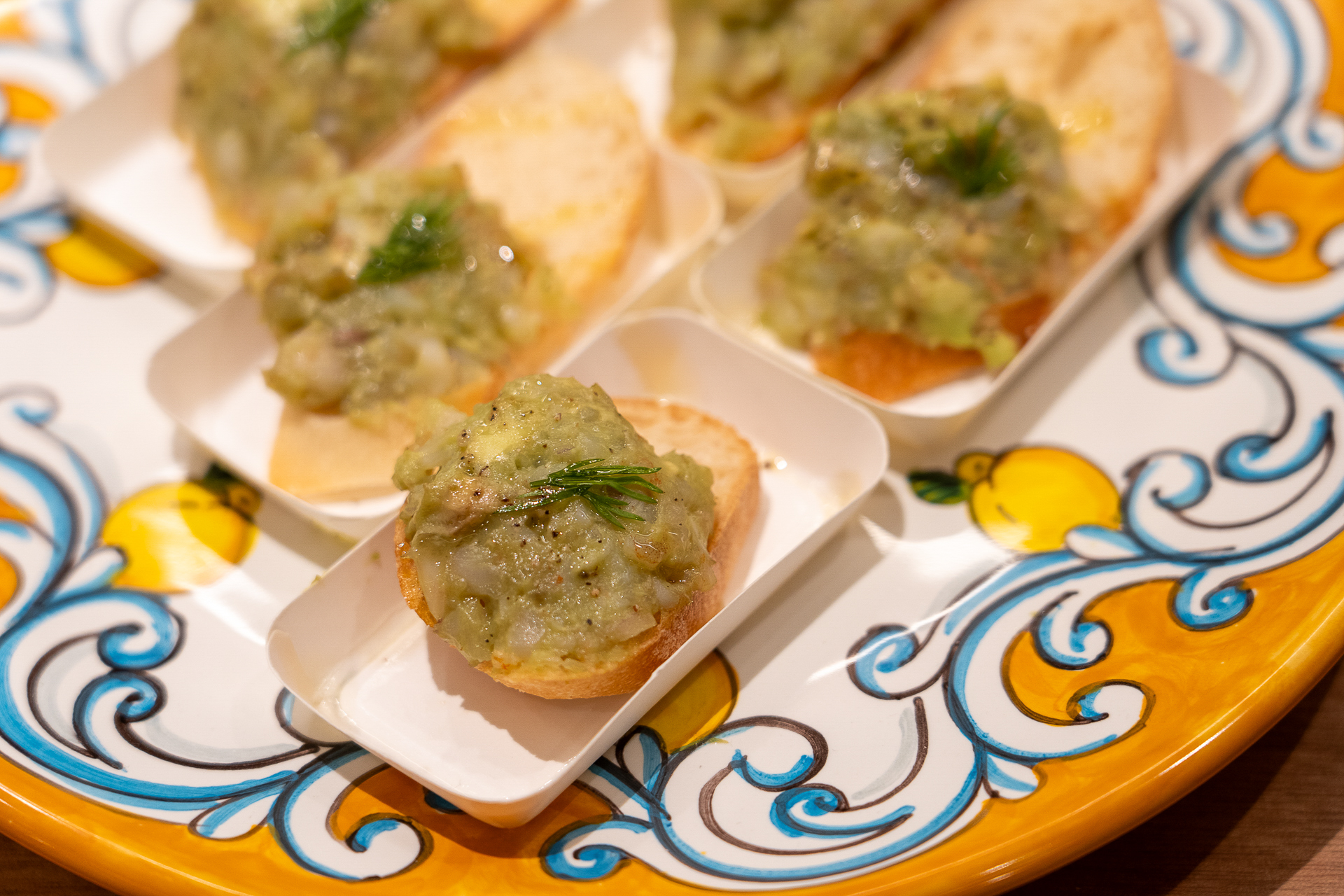 海老とアボカドのアンチョビタルタル（試食サイズ）