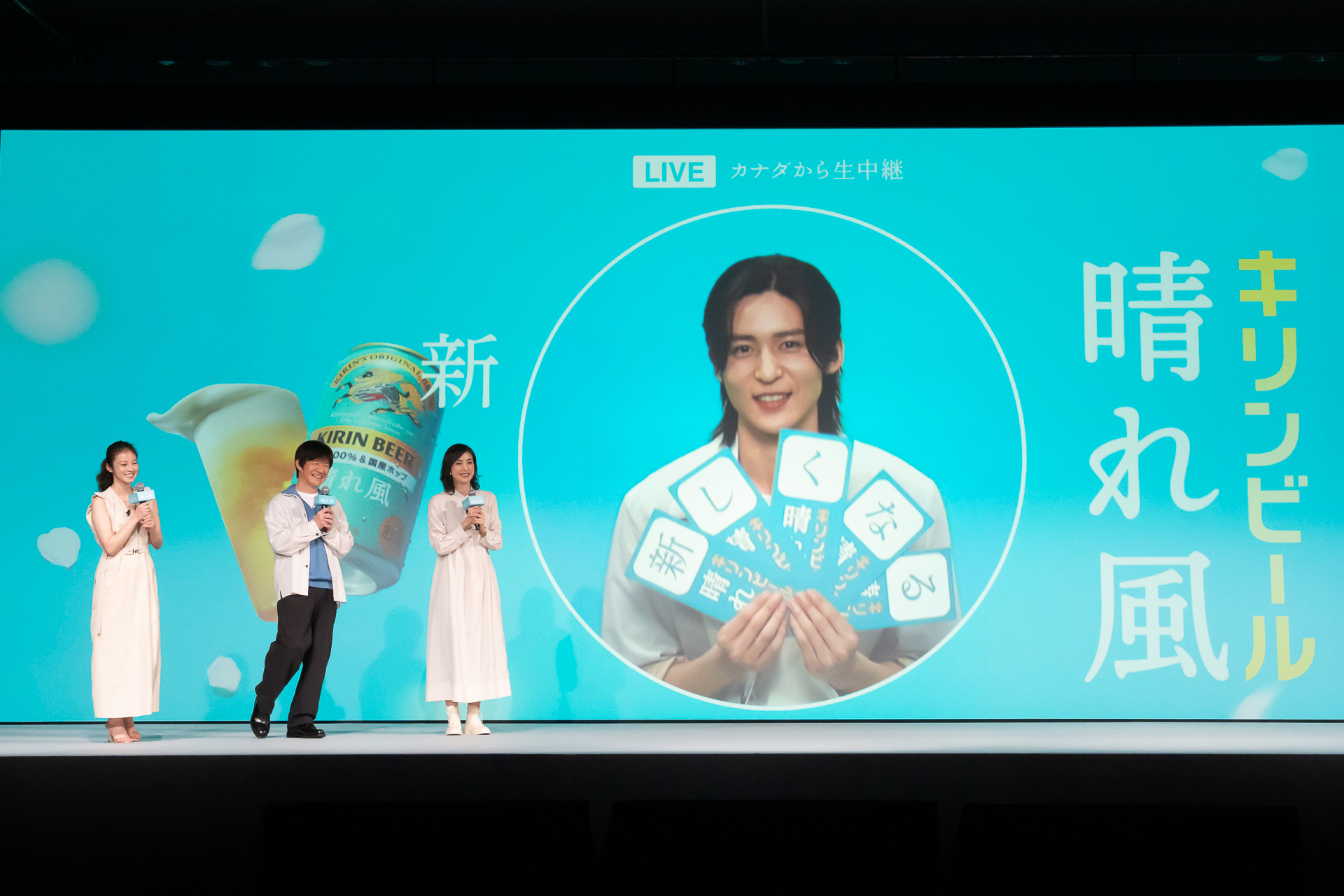 中継の目黒蓮さんも交えて「晴れ風」の魅力をさまざまな形で表現する企画（登壇者からは「大喜利!?」という声も）を行なった