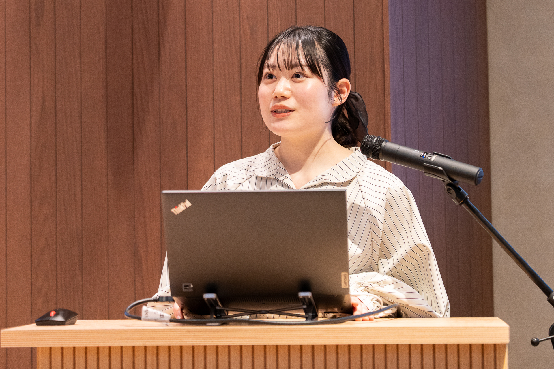 「私たち学生にとって初めてお酒に触れるタイミングは、大人になった感じ。ワクワクとドキドキの思いでいっぱいです」と語ったスマドリアンバサダーの田中咲妃さん