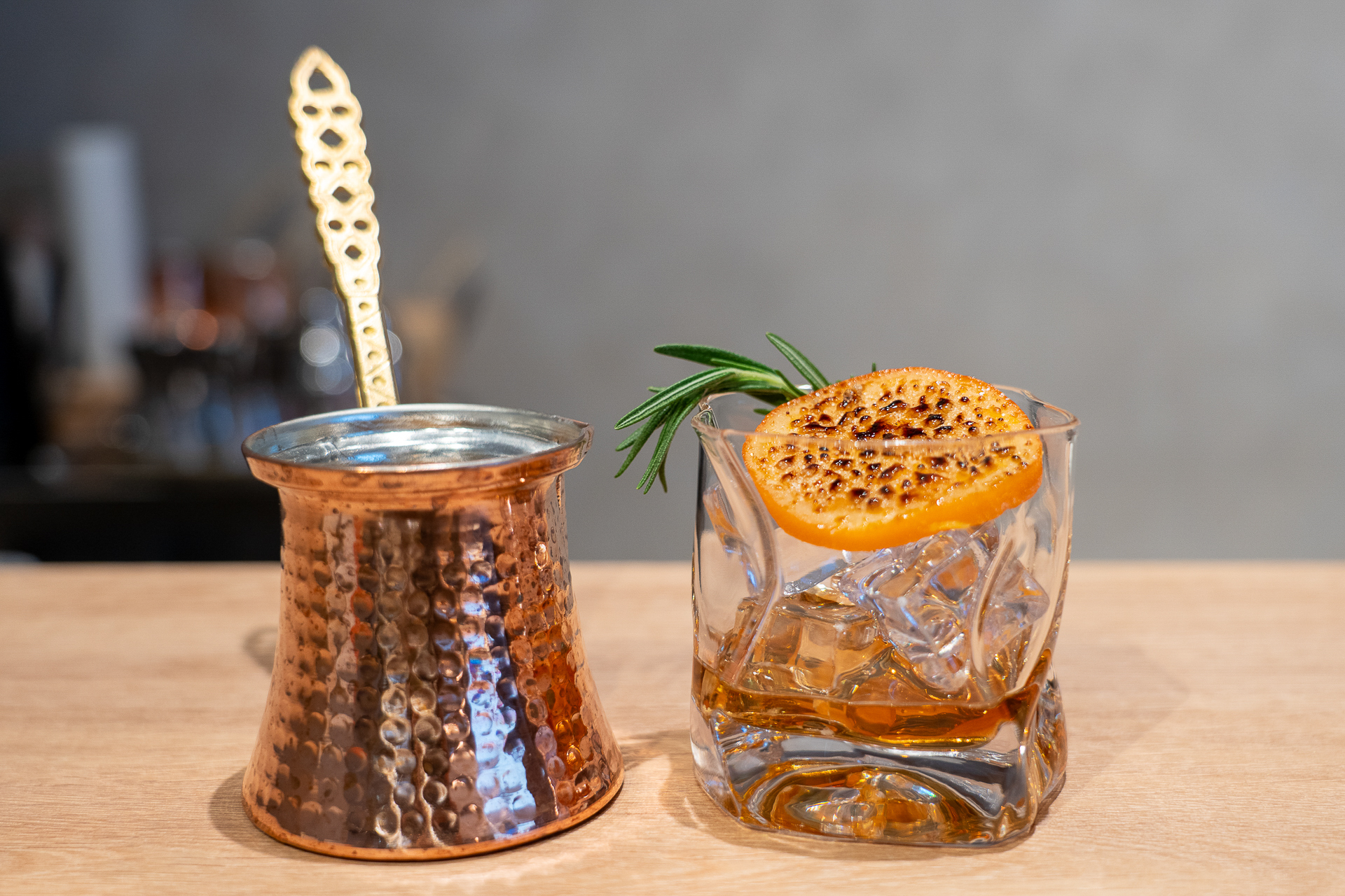 ロックグラスで“お酒らしさ”を演出。大人をイメージしたカクテルだ
