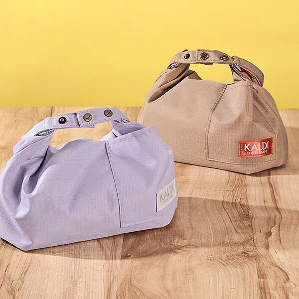 春らしい明るい色合いのベージュとラベンダーを用意