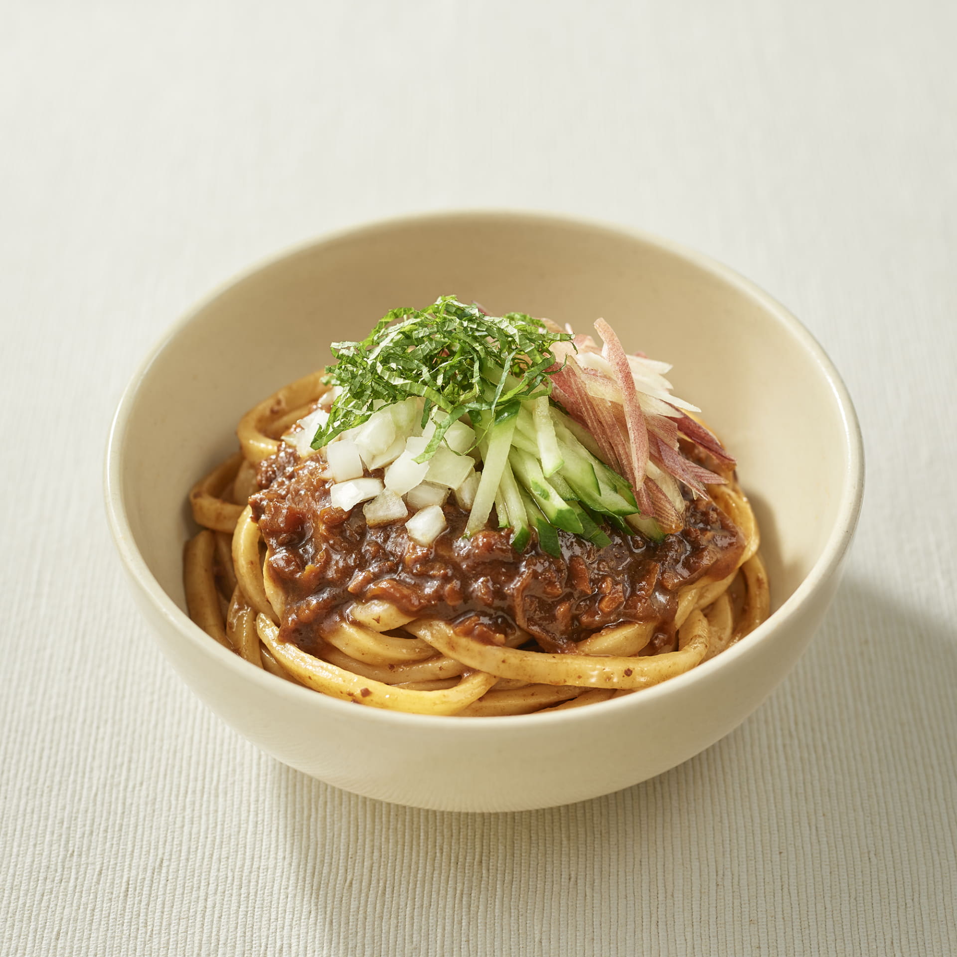 「麺にあえる 刻み生姜の肉味噌だれ（90g）」（250円）