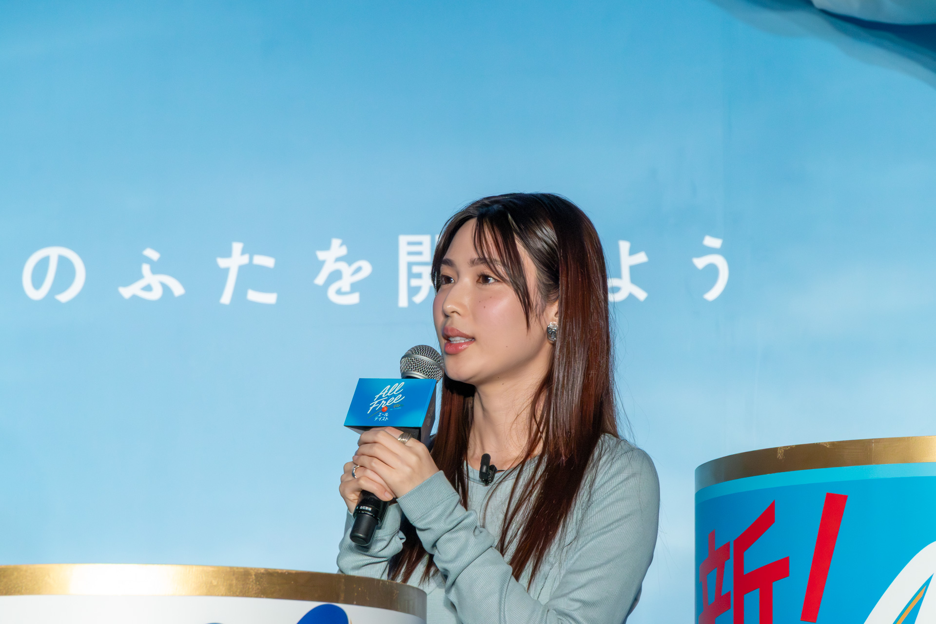 熱唱中は「人には見せられない」と話す白石さん