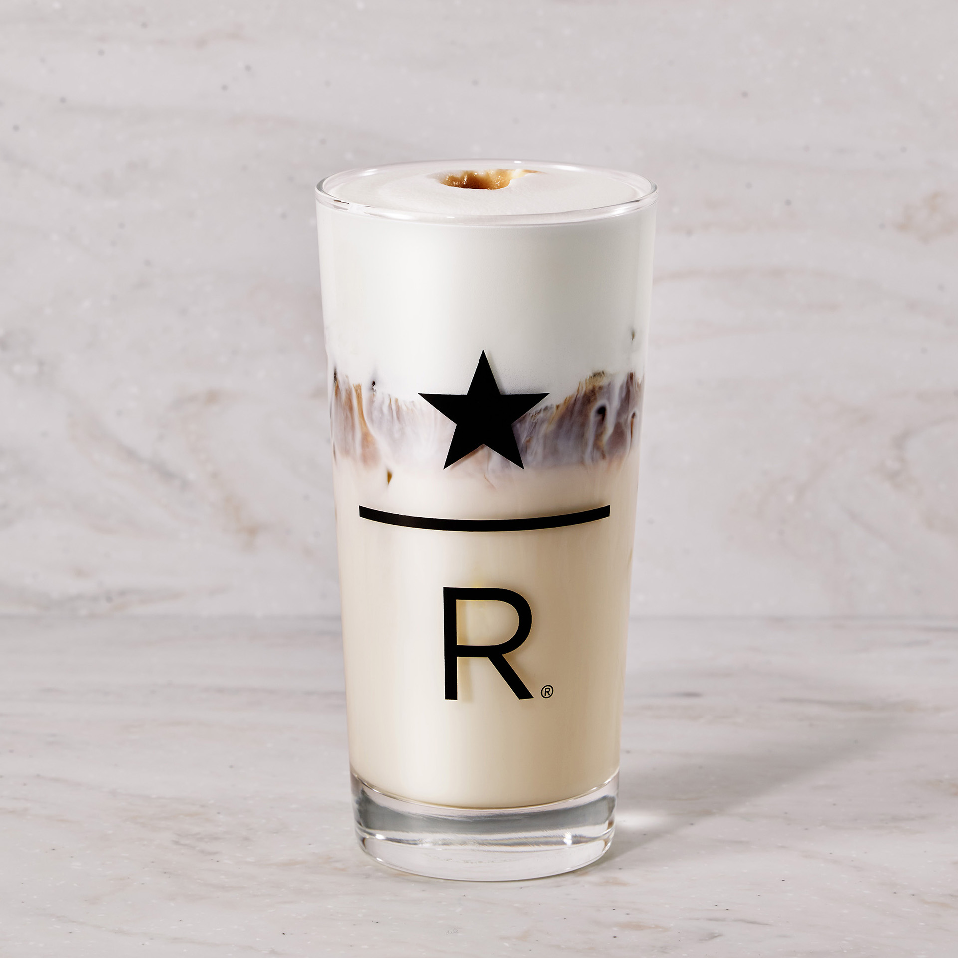 「コールドクラシックムースバニラマキアート」（850円）