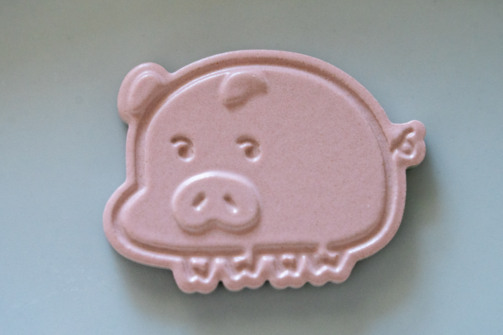 サイズは約4.5×4cm（幅×奥行き）