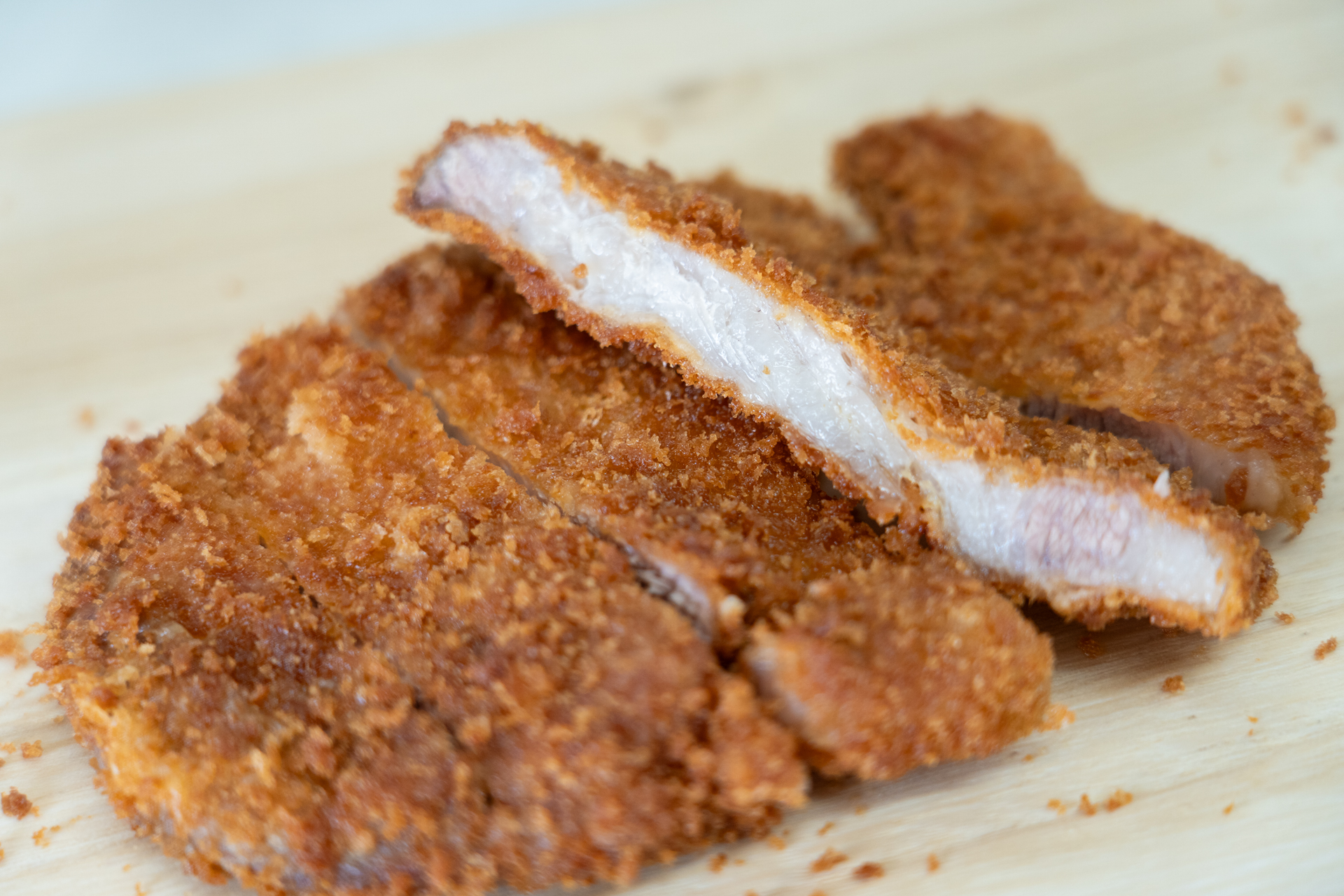 左がなし、右がサクッと とんかつちゃんあり。切った感触は特に変わりませんでした