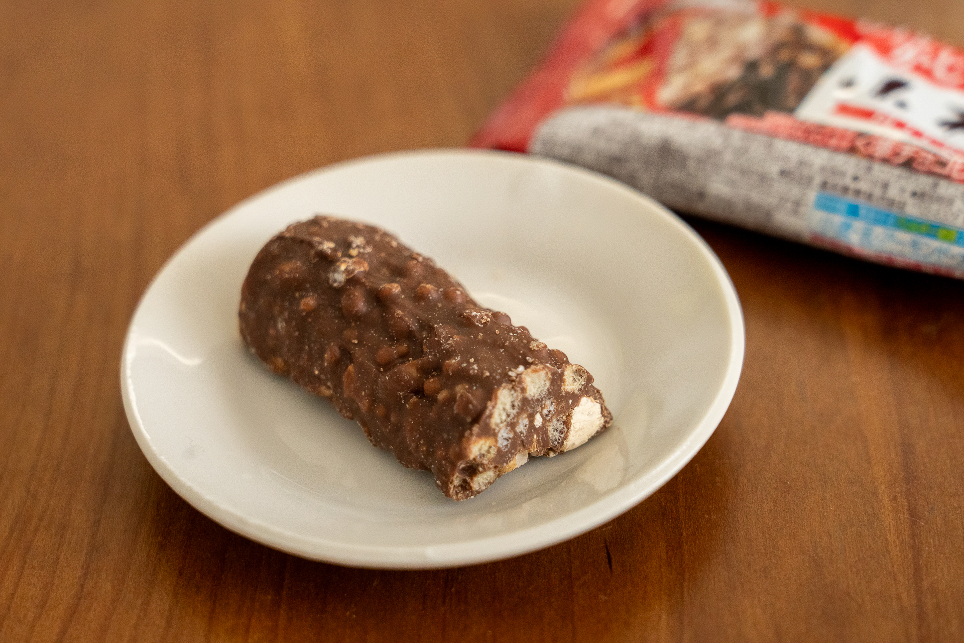 クラッシュアーモンドが香ばしい「ちょいかじり小枝 ミルク」