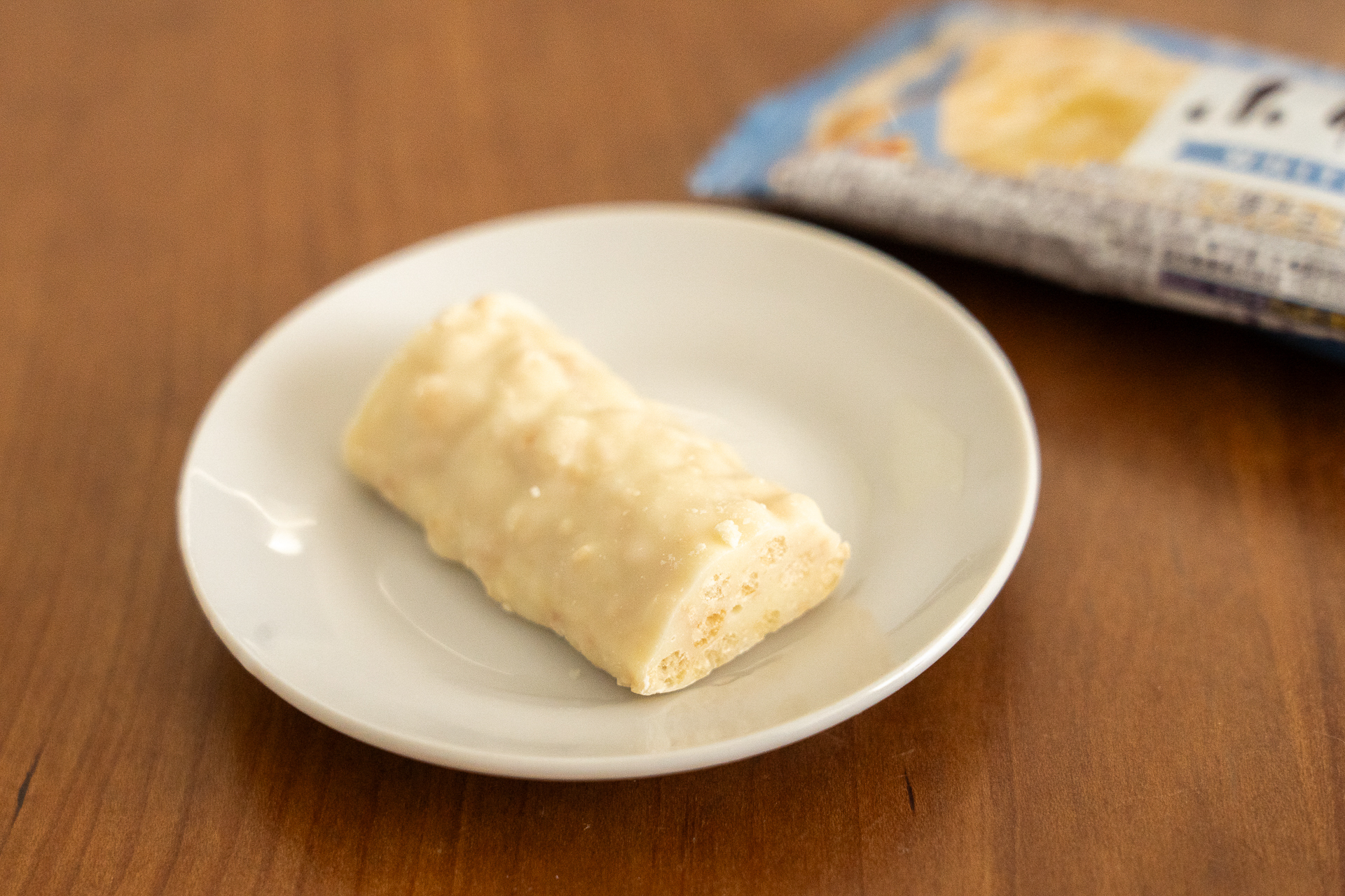 ミルクとはまた違った味わいの「ちょいかじり小枝 ホワイト」