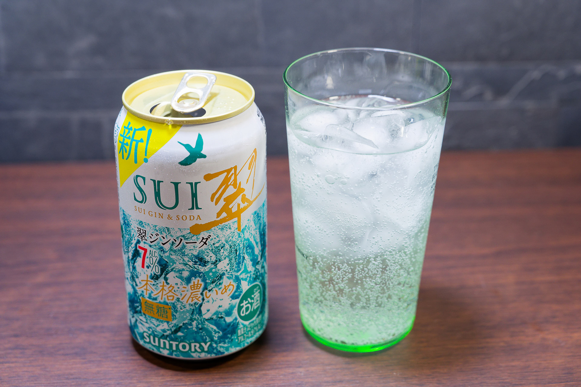 ジン素材の香りを強く感じる「本格濃いめ」