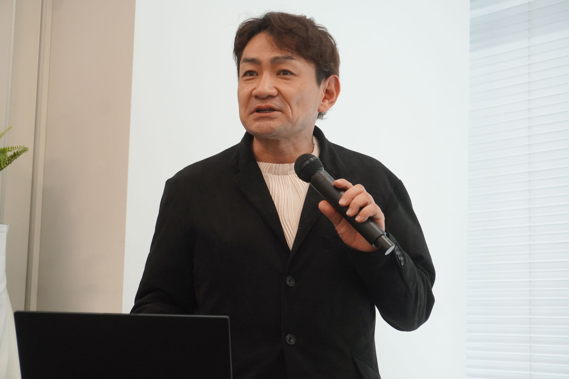 株式会社ファミリーマート 商品本部 スイーツ部長 鈴木崇義氏