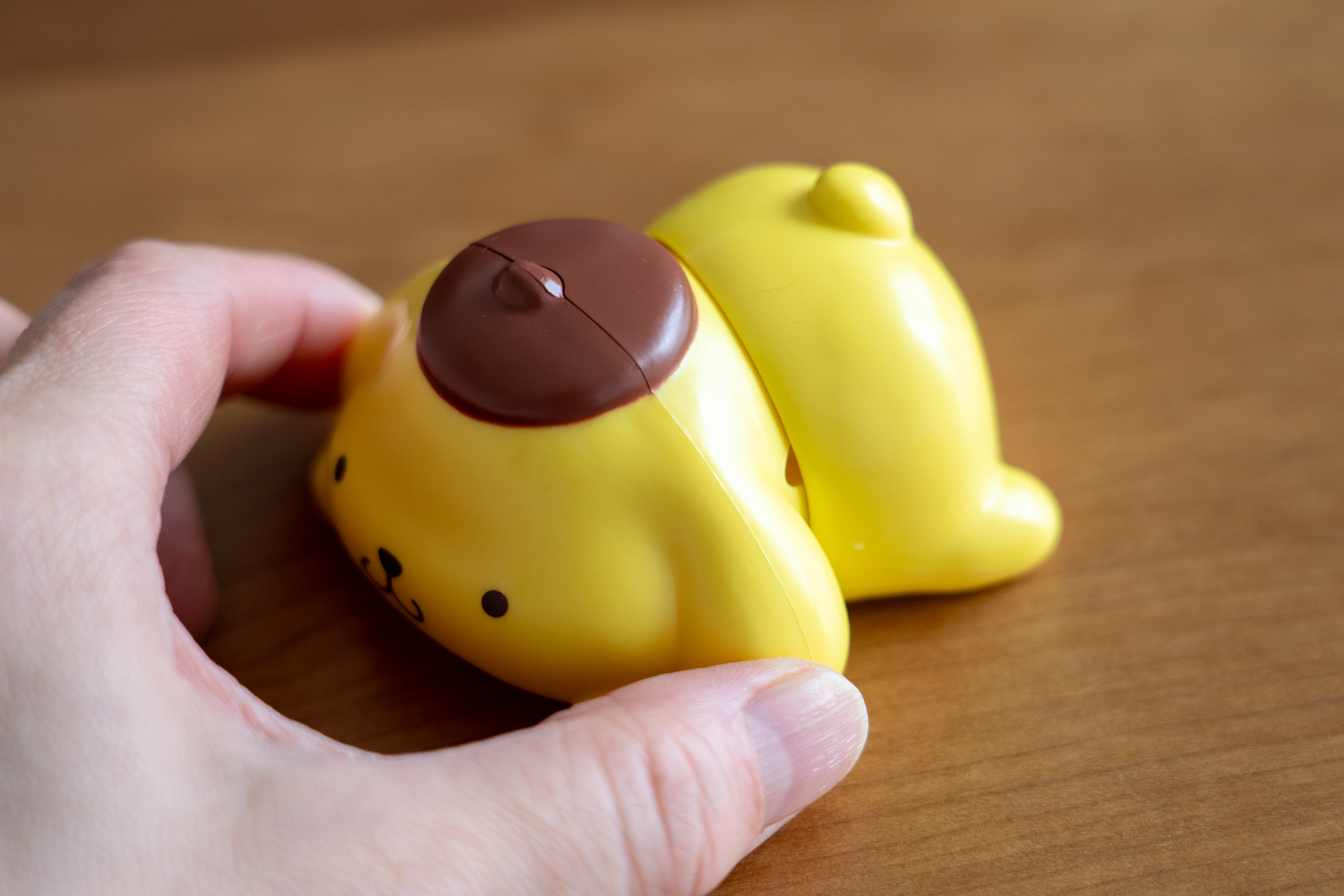 おしりを手で左右に動かせる