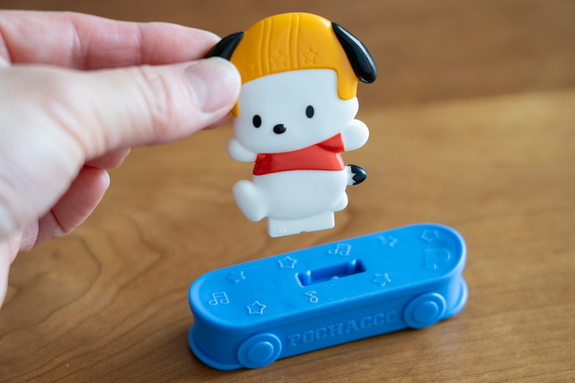 ポチャッコをくぼみに合わせて取り付ける