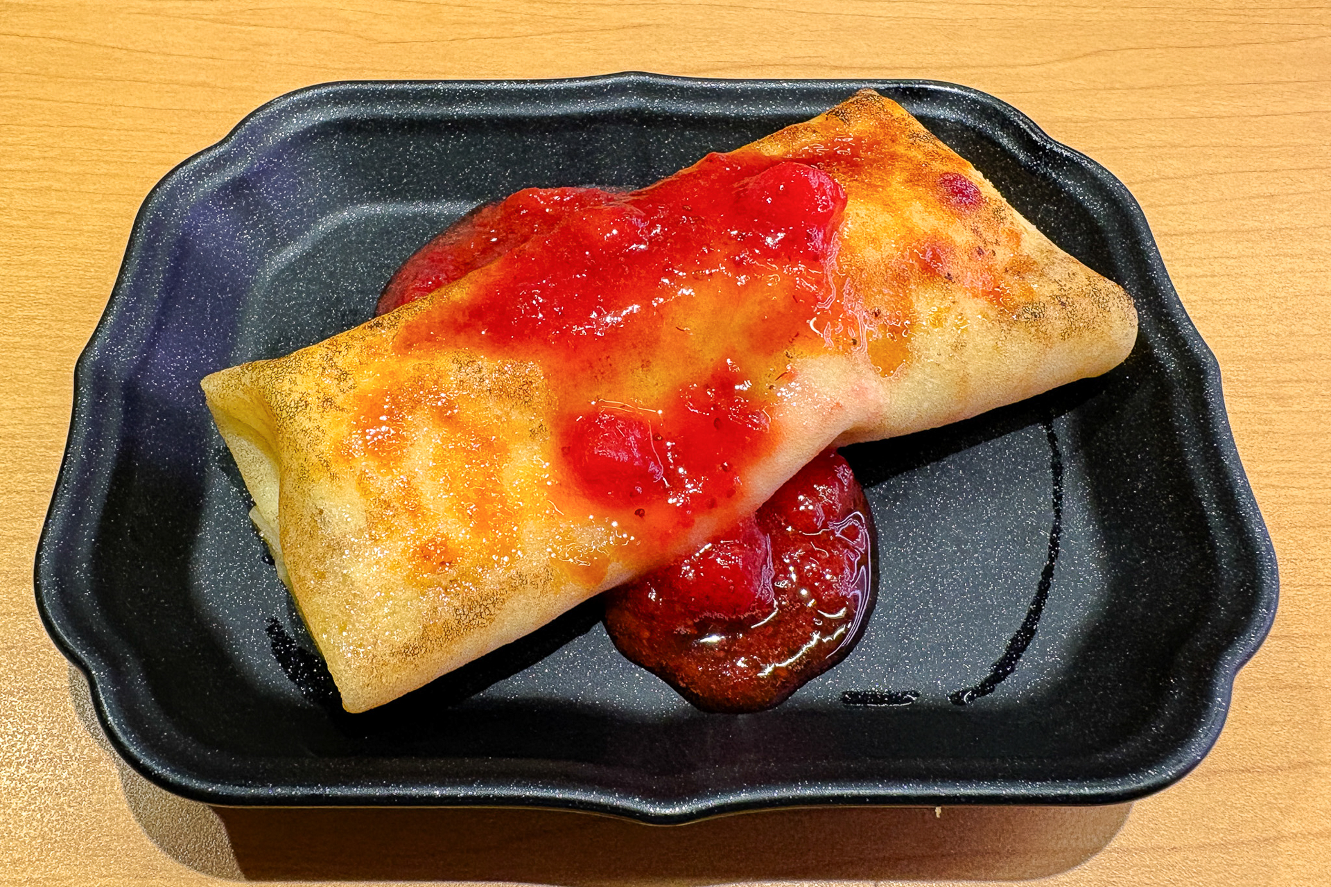 カタラーナクレープブリュレ 苺ソース