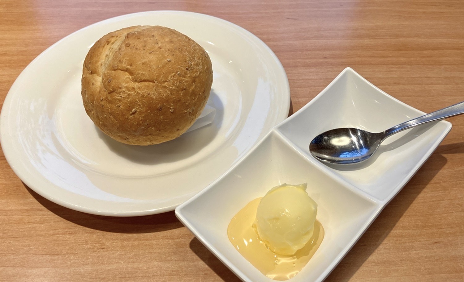 全粒粉パンの食べ放題導入