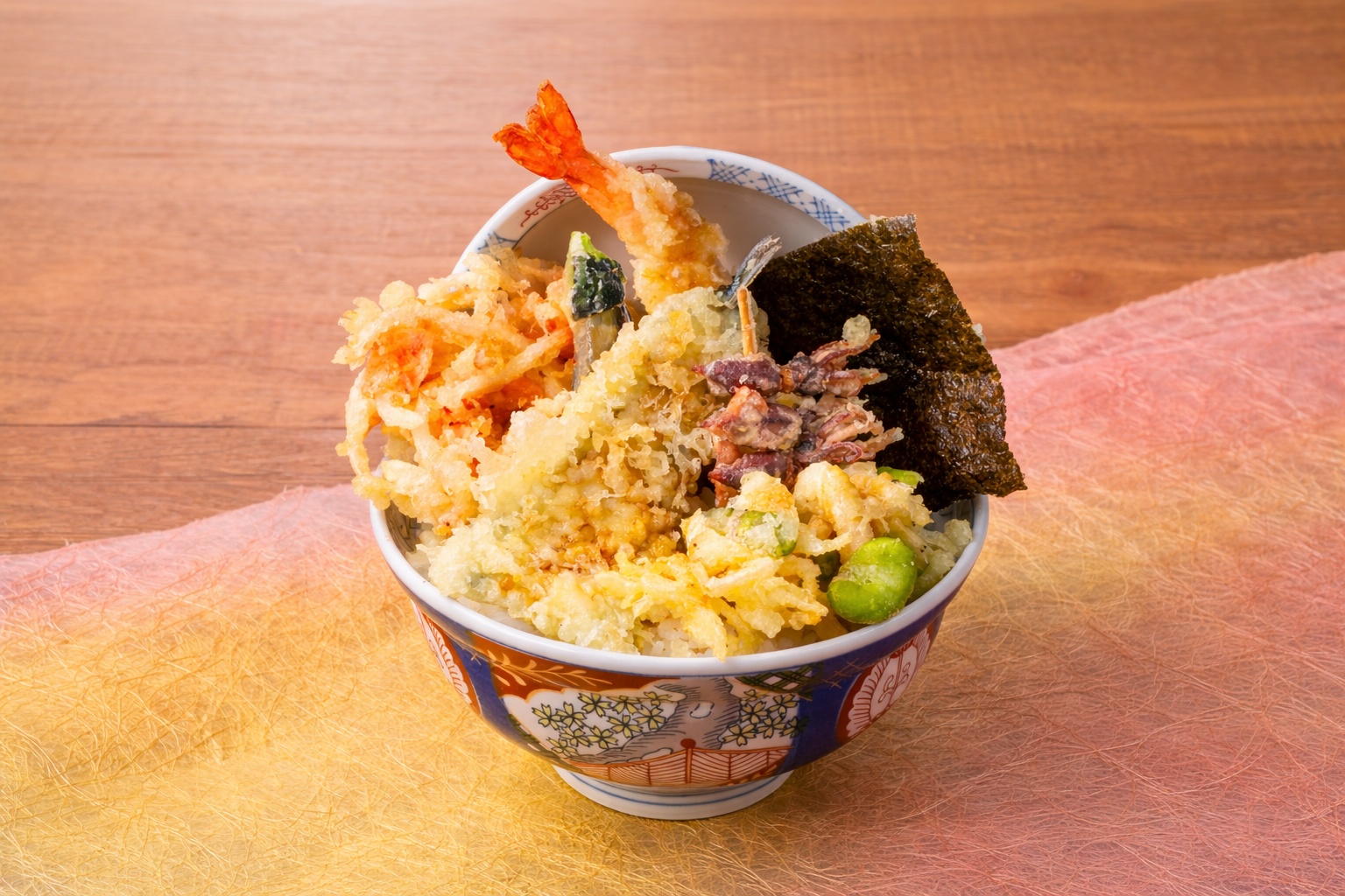 「春の旬彩天丼」（1628円）