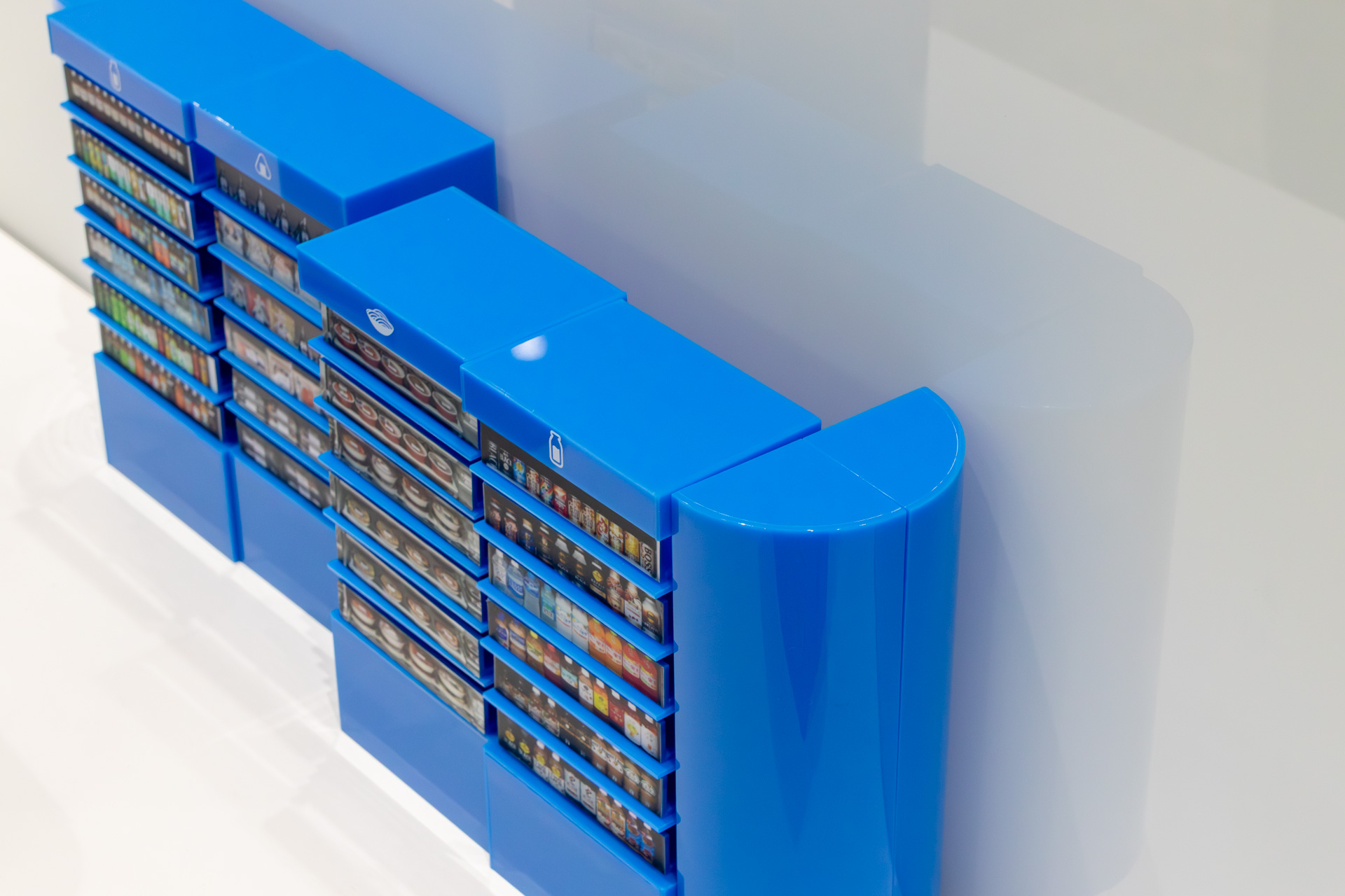 模型でも分かるように要冷商品ユニットは奥行きがある