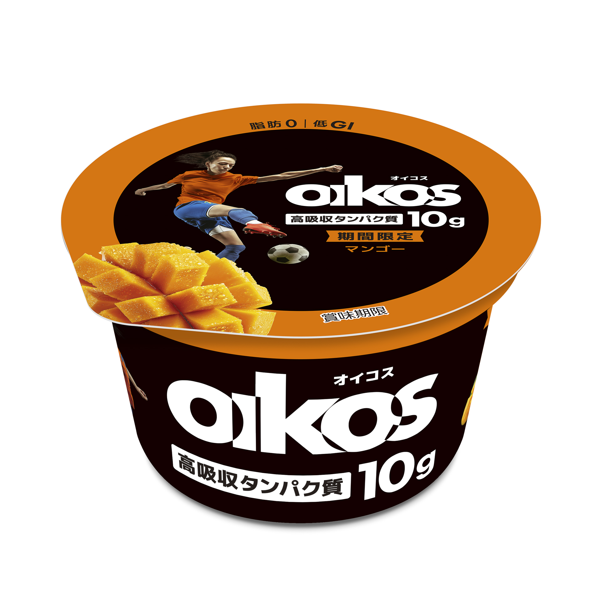 サッカー選手が力強くボールを蹴る姿を描かれたパッケージ